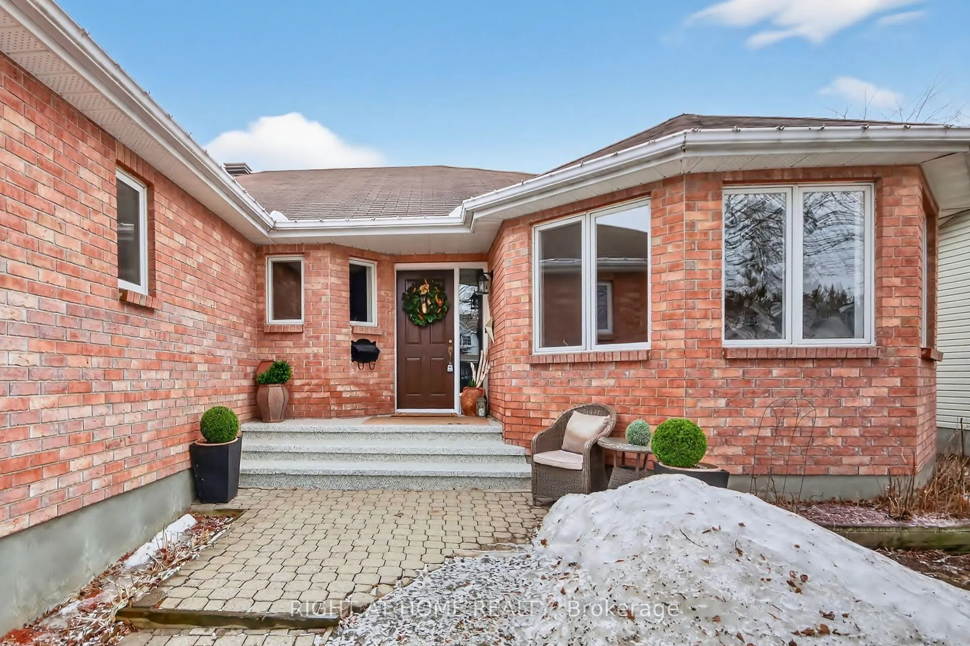 Photo 3 of 30 Randall James Drive, Ottawa, Stittsville (Central) — HOMEH