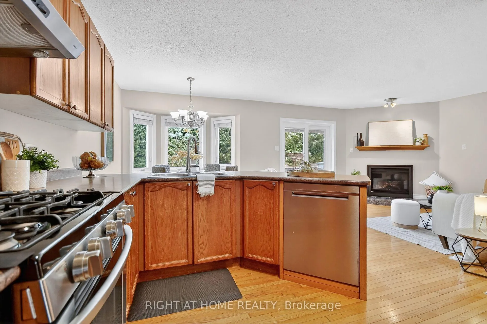 Photo 11 of 30 Randall James Drive, Ottawa, Stittsville (Central) — HOMEH