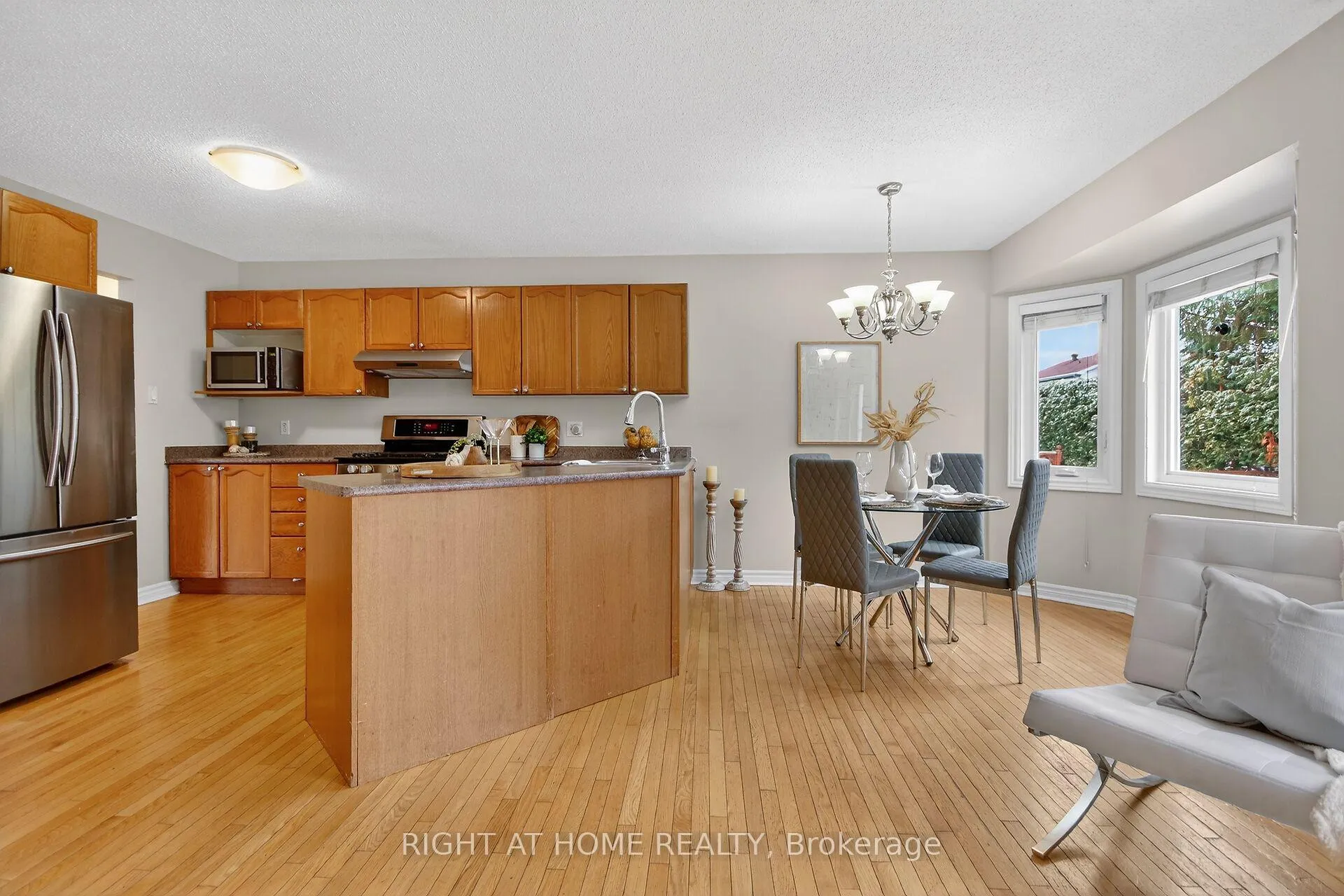 Photo 13 of 30 Randall James Drive, Ottawa, Stittsville (Central) — HOMEH