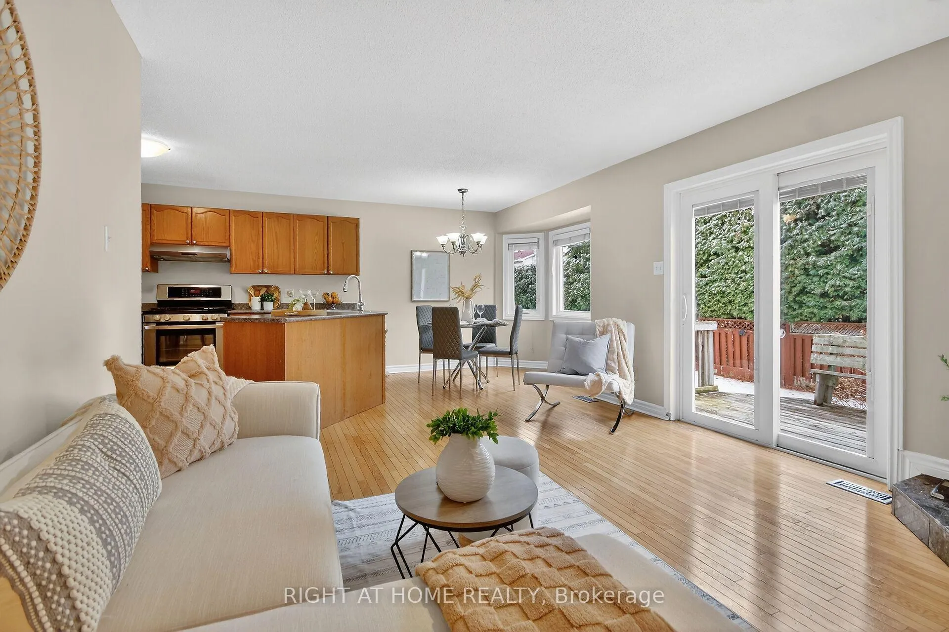 Photo 14 of 30 Randall James Drive, Ottawa, Stittsville (Central) — HOMEH