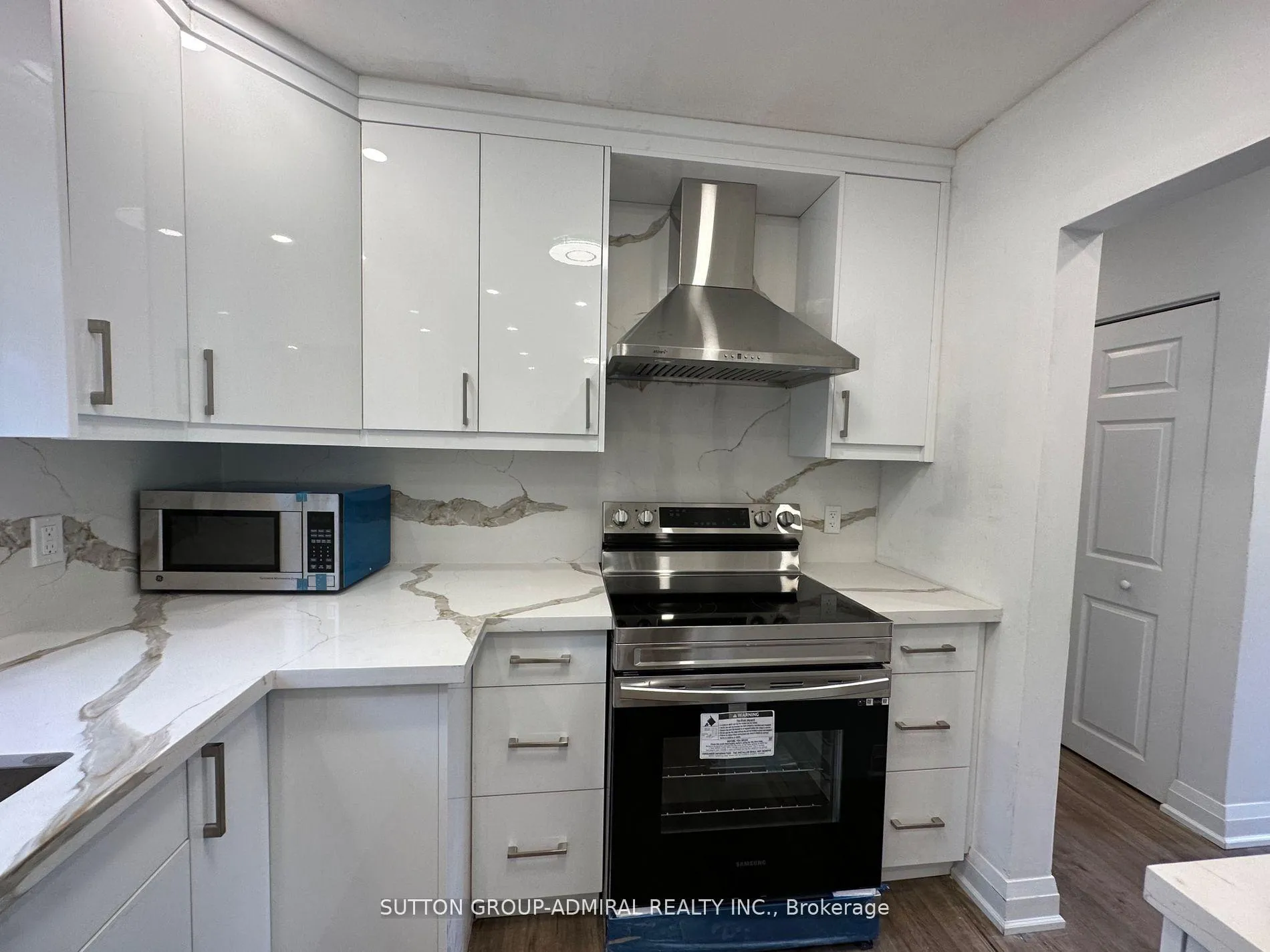Photo 4 of Unit Main Floor, 7 Resolution Crescent, North York, Hillcrest Village — HOMEH
