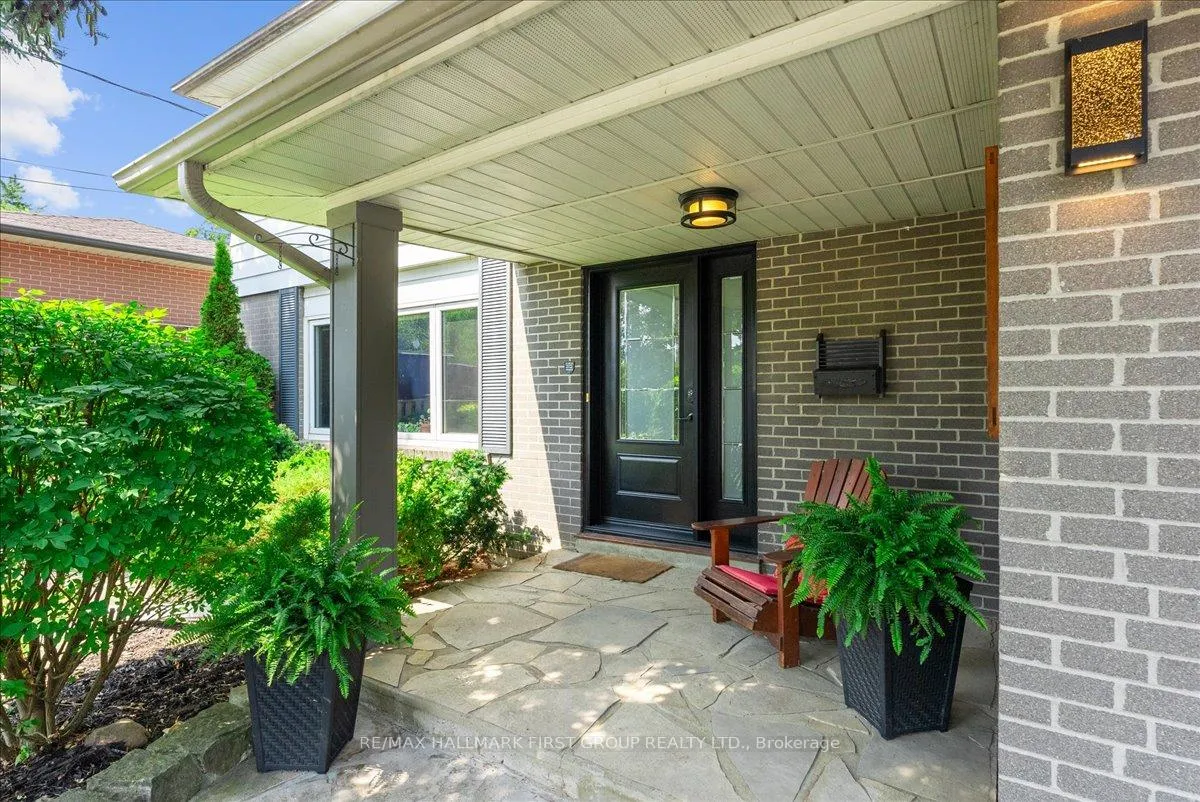 Photo 3 of 820 Sanok Drive, Pickering, West Shore — HOMEH