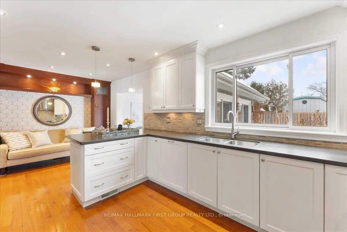 Photo 12 of 820 Sanok Drive, Pickering, West Shore — HOMEH