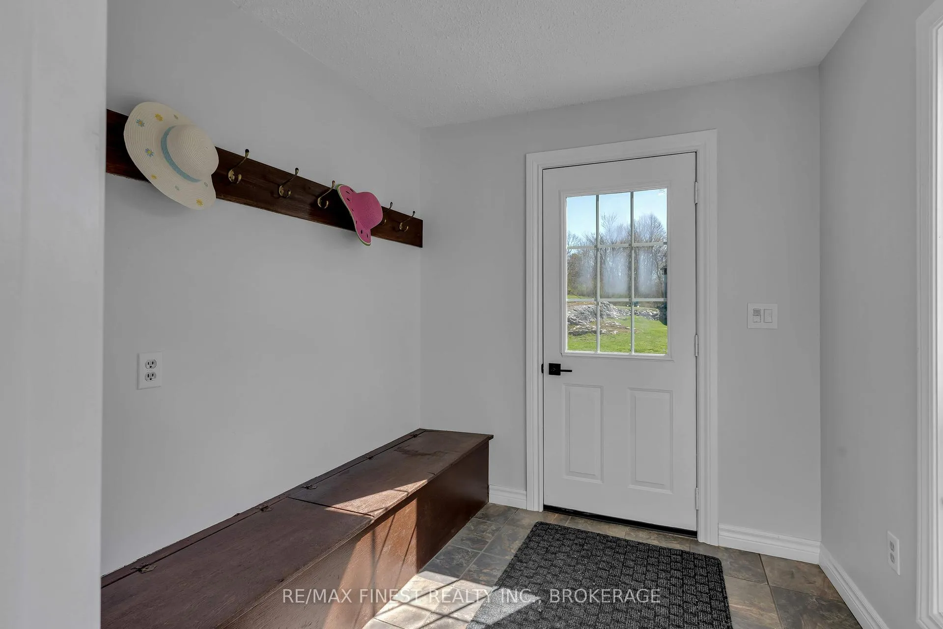 Photo 4 of 5002 Highway 2, Gananoque — HOMEH