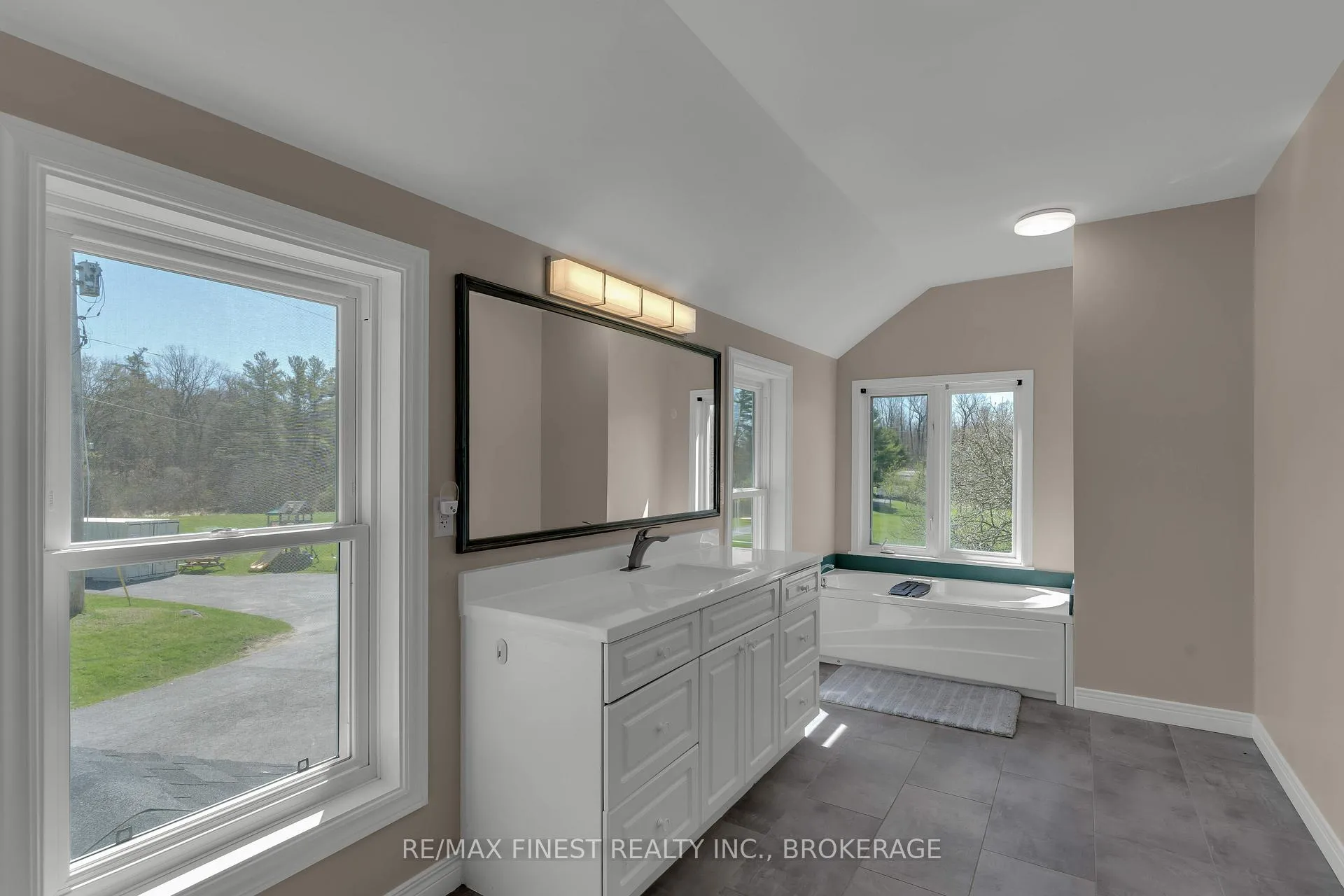 Photo 29 of 5002 Highway 2, Gananoque — HOMEH