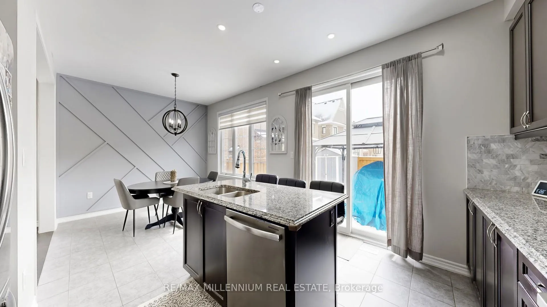 Photo 8 of 35 Barn Owl Way, Vaughan, Kleinburg — HOMEH