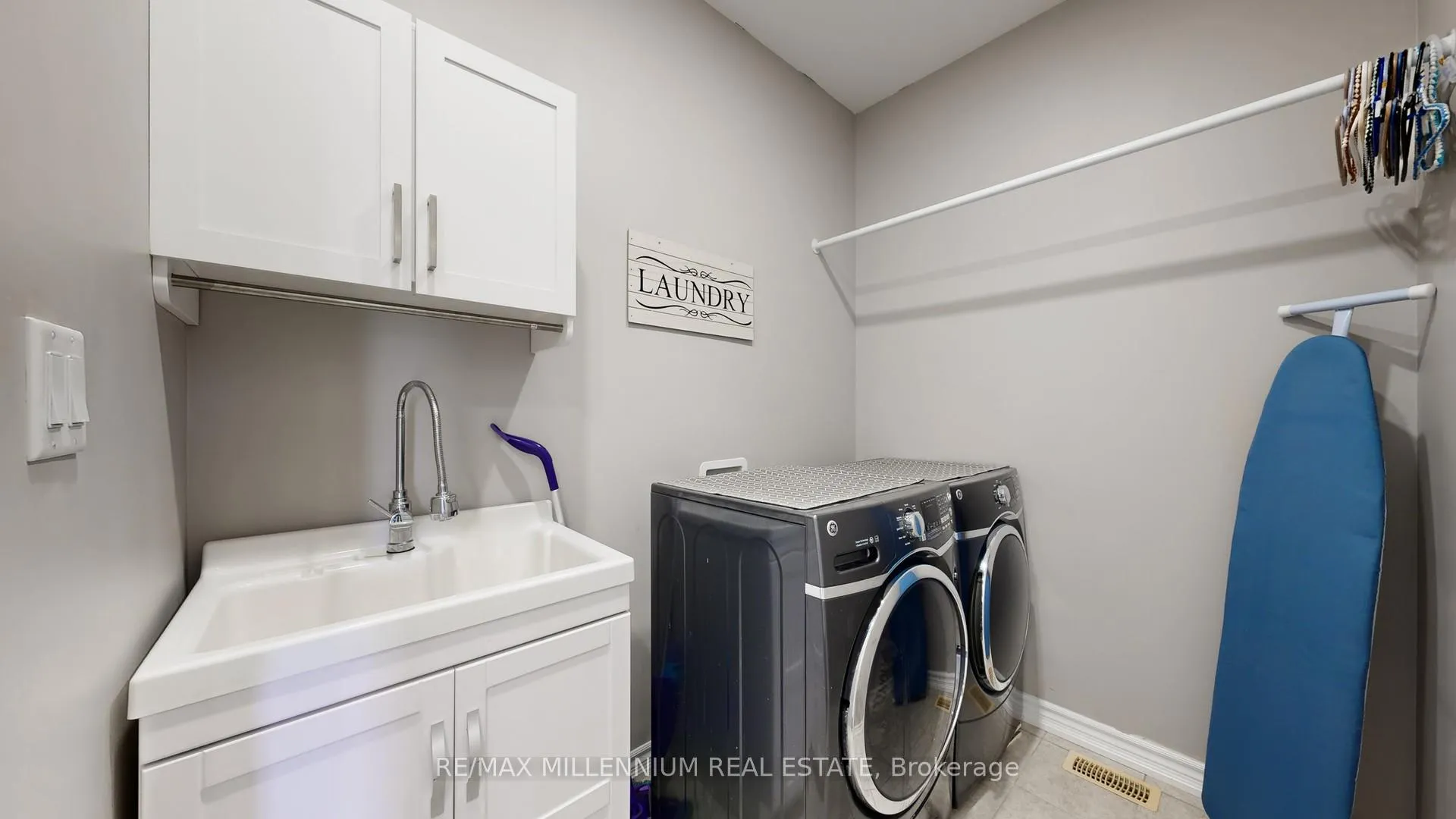Photo 33 of 35 Barn Owl Way, Vaughan, Kleinburg — HOMEH