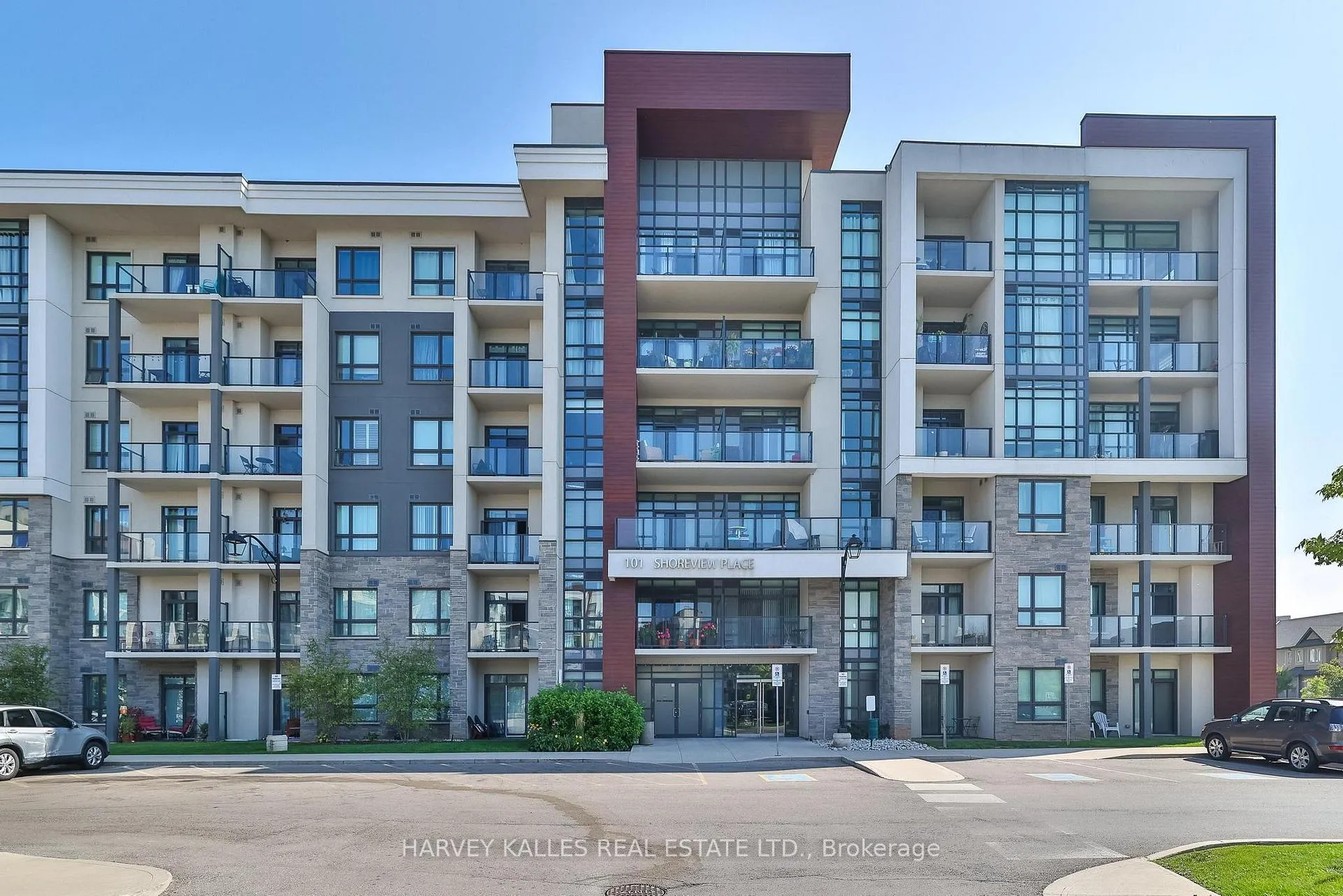 Front of Unit 122, 101 Shoreview Place