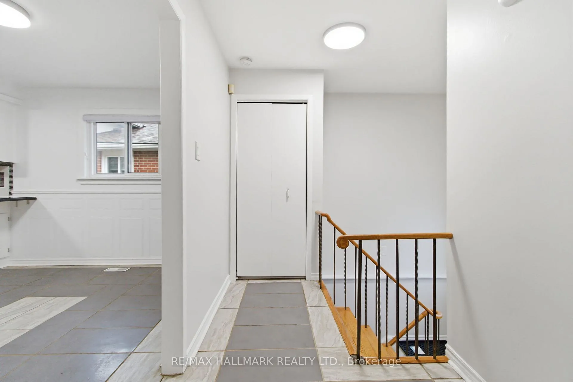 Photo 4 of 397 Archdekin Drive, Brampton, Madoc — HOMEH
