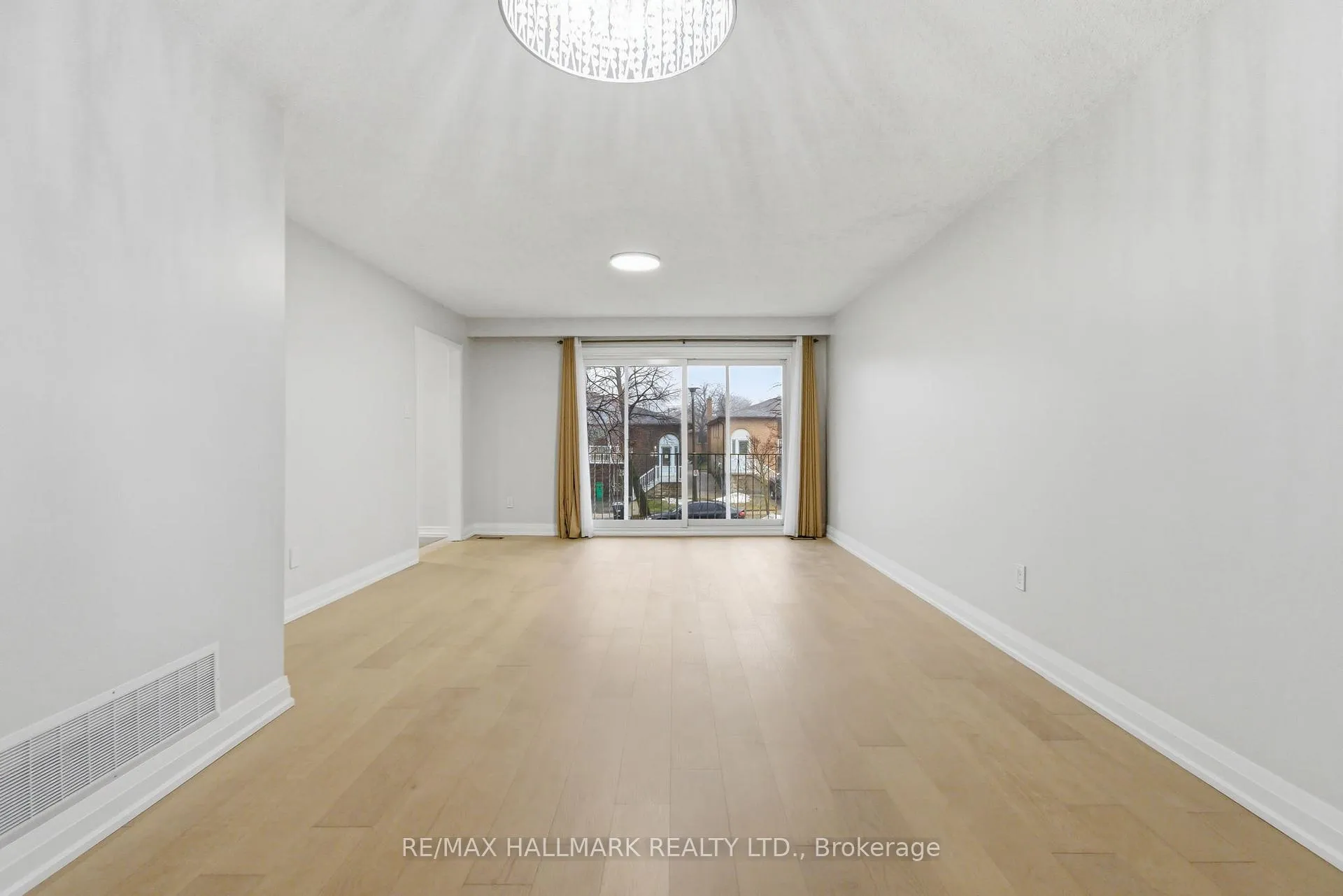 Photo 5 of 397 Archdekin Drive, Brampton, Madoc — HOMEH