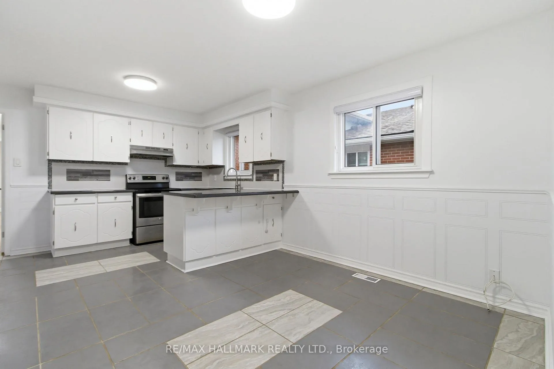 Photo 7 of 397 Archdekin Drive, Brampton, Madoc — HOMEH