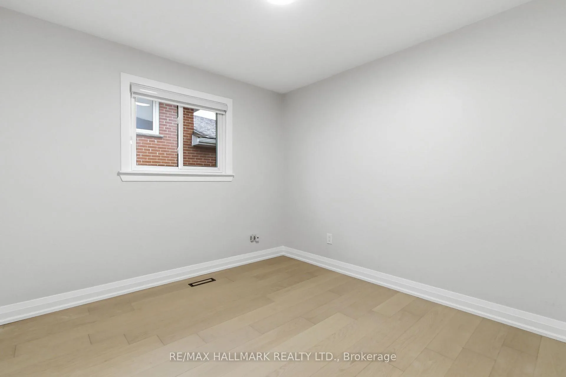 Photo 17 of 397 Archdekin Drive, Brampton, Madoc — HOMEH