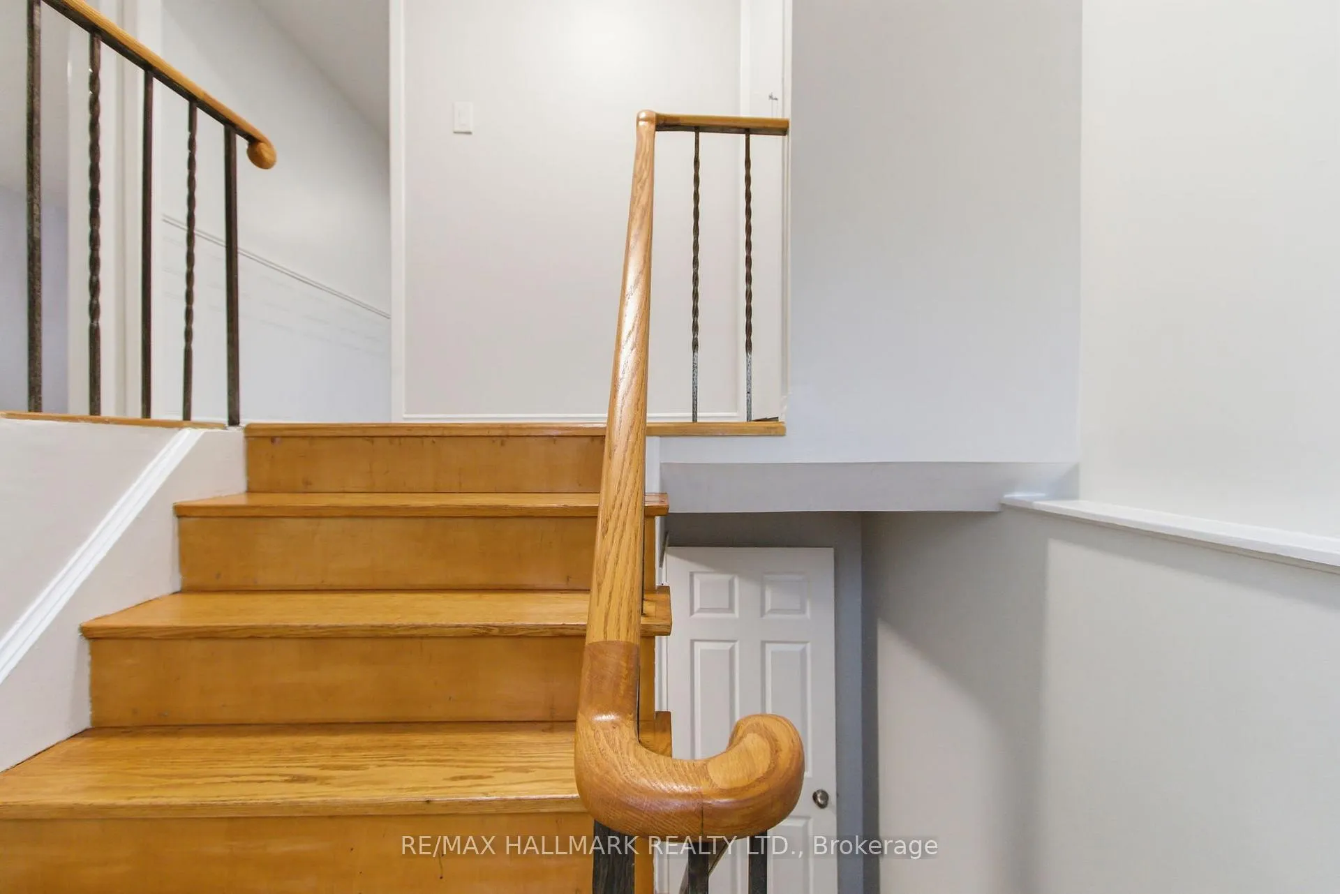 Photo 26 of 397 Archdekin Drive, Brampton, Madoc — HOMEH