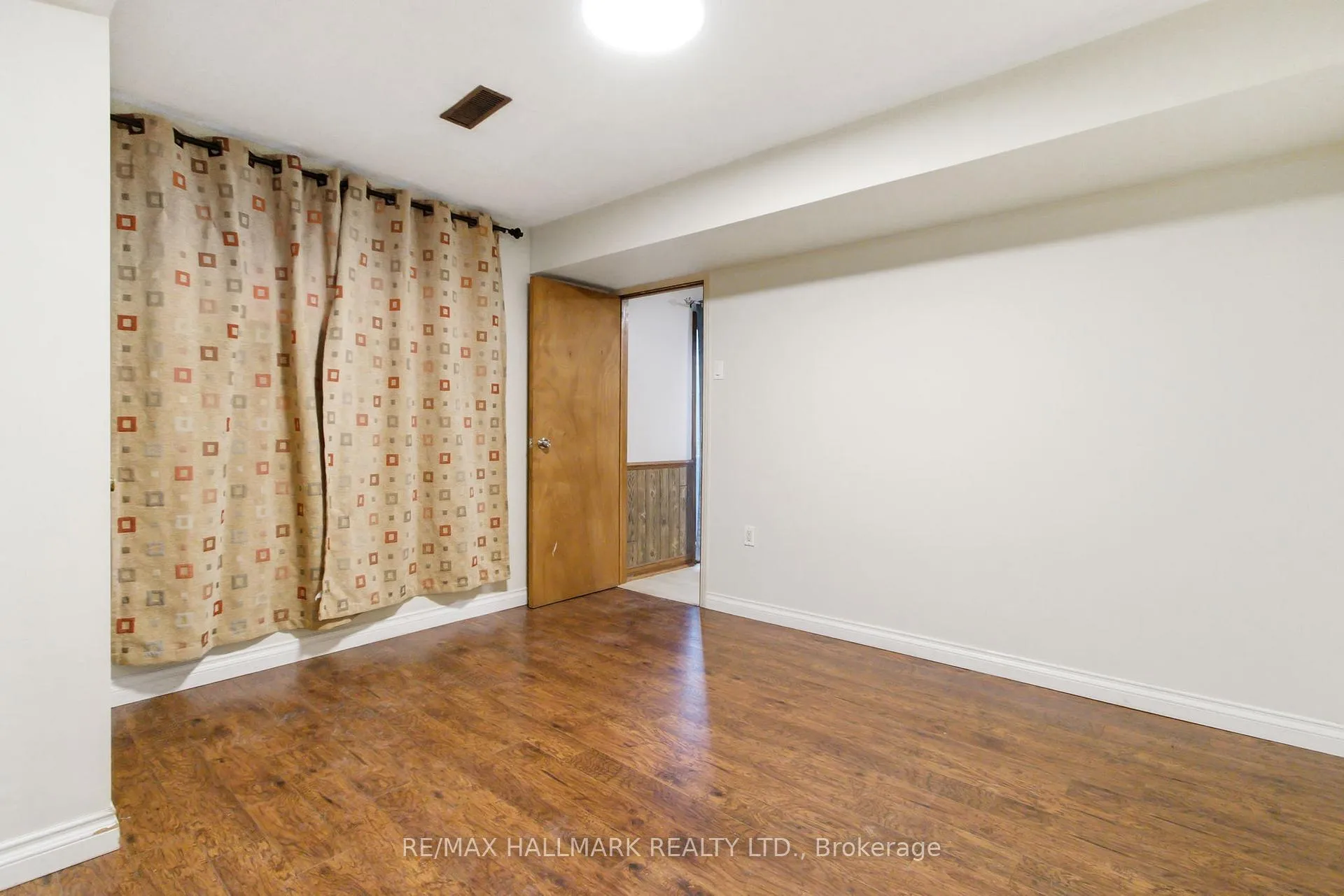 Photo 35 of 397 Archdekin Drive, Brampton, Madoc — HOMEH