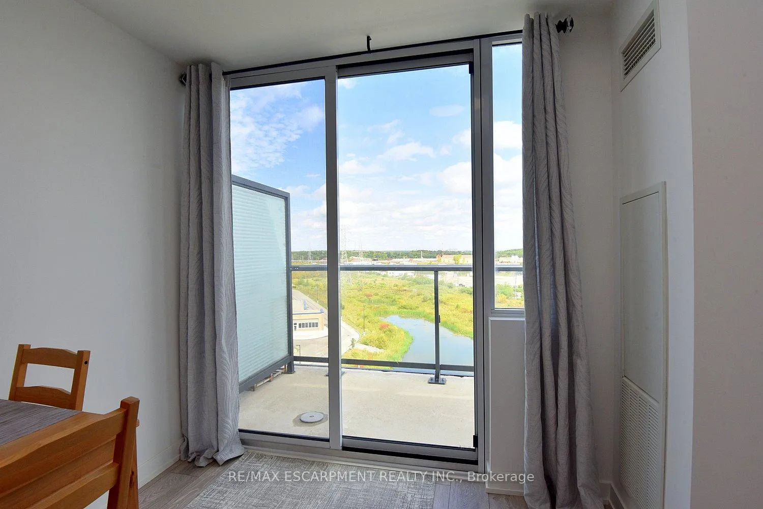 Photo 6 of Unit B1006, 3200 Dakota Common, Burlington, Alton — HOMEH