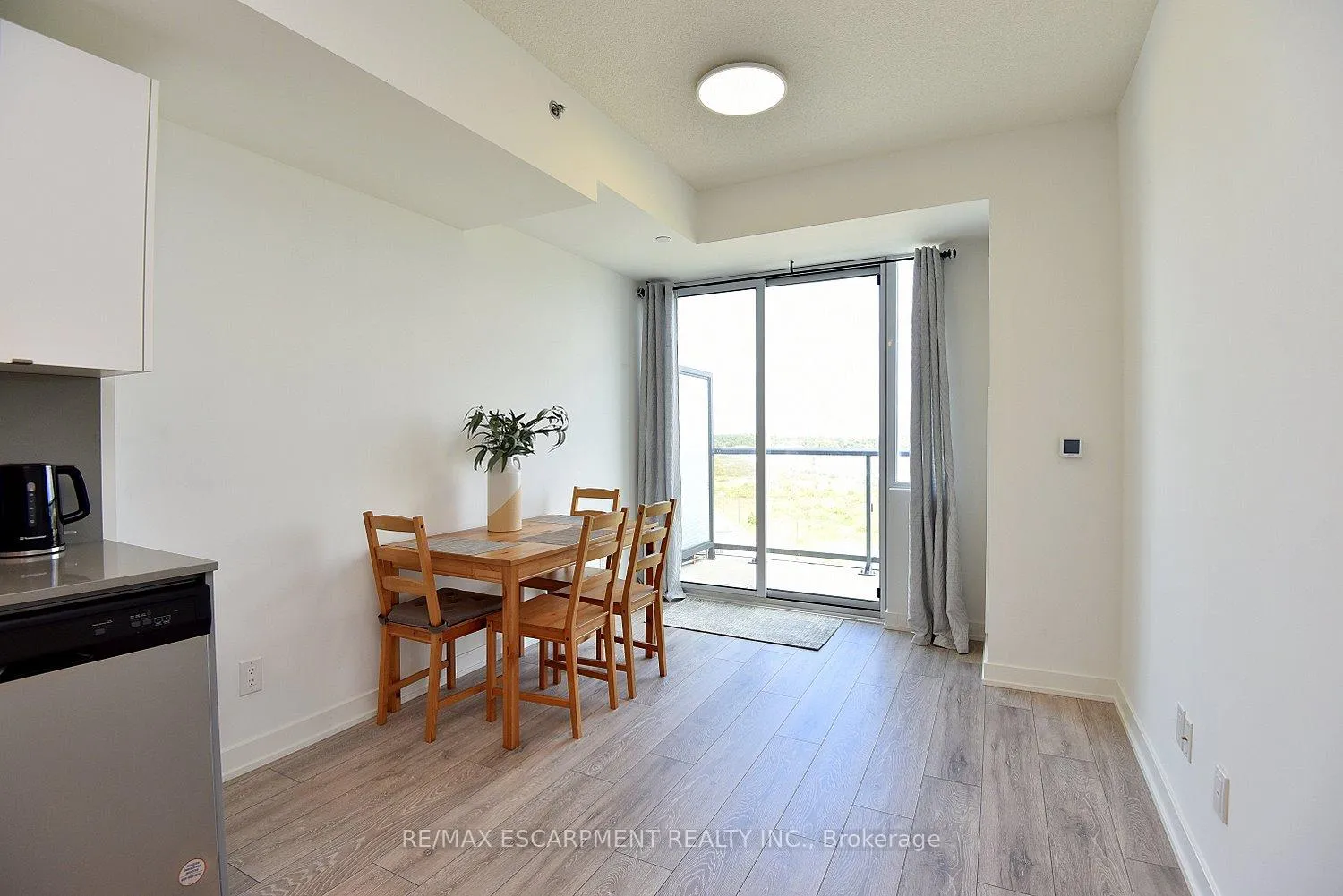 Photo 7 of Unit B1006, 3200 Dakota Common, Burlington, Alton — HOMEH