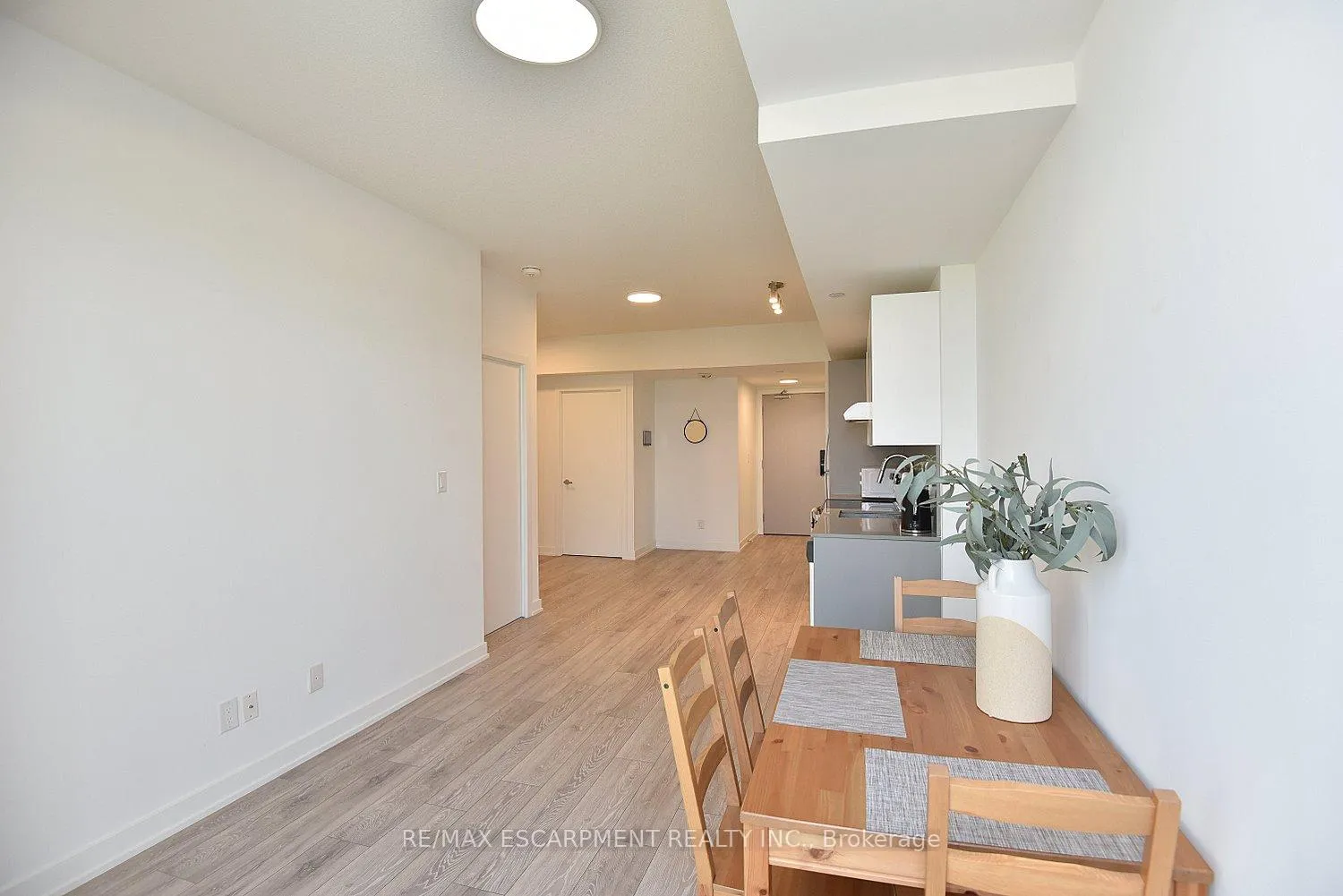 Photo 8 of Unit B1006, 3200 Dakota Common, Burlington, Alton — HOMEH