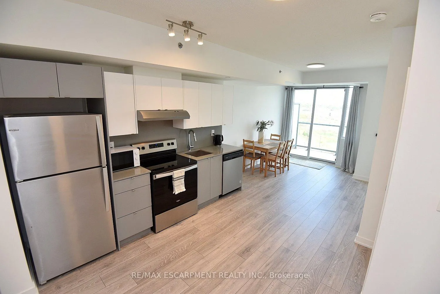 Photo 10 of Unit B1006, 3200 Dakota Common, Burlington, Alton — HOMEH