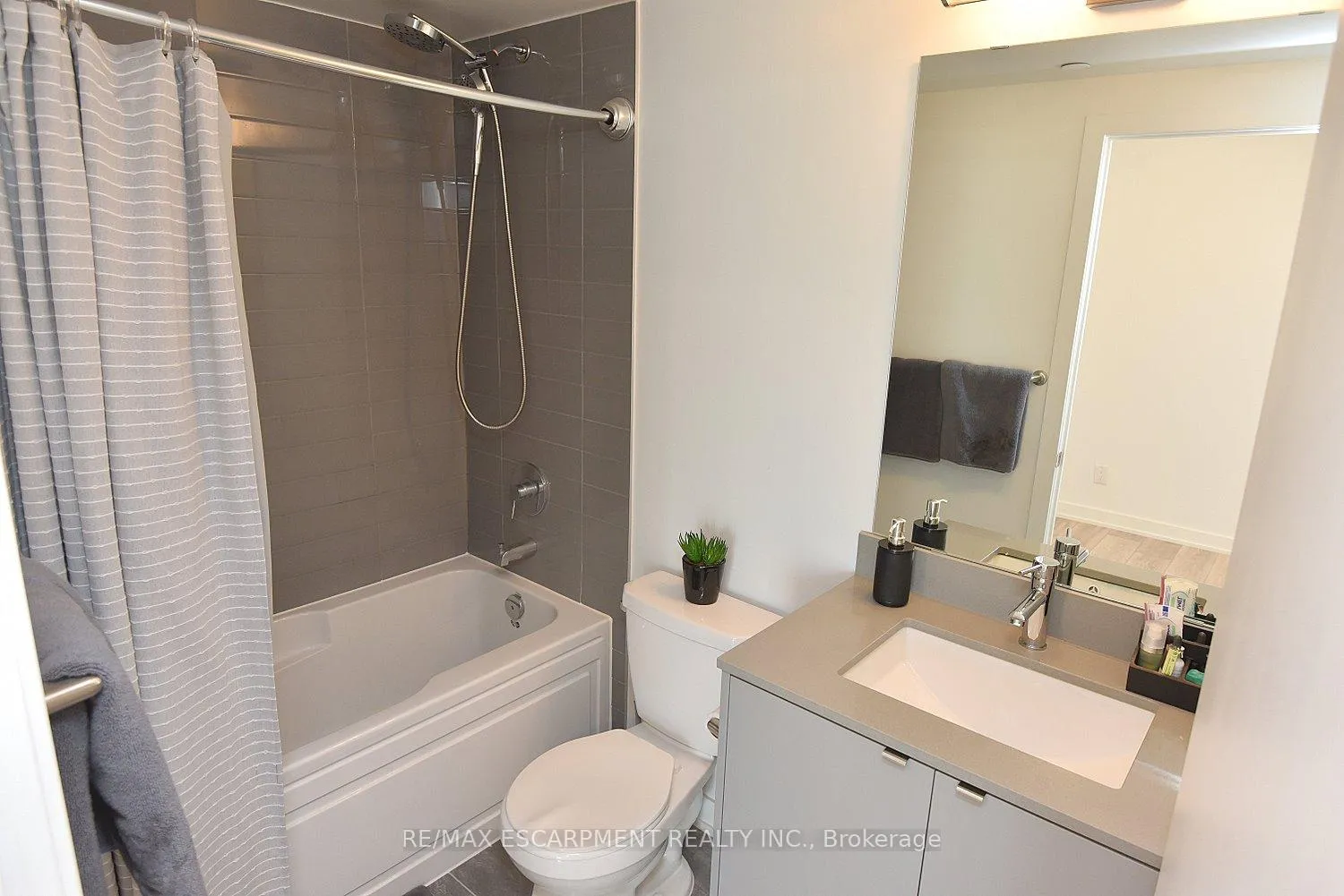 Photo 20 of Unit B1006, 3200 Dakota Common, Burlington, Alton — HOMEH
