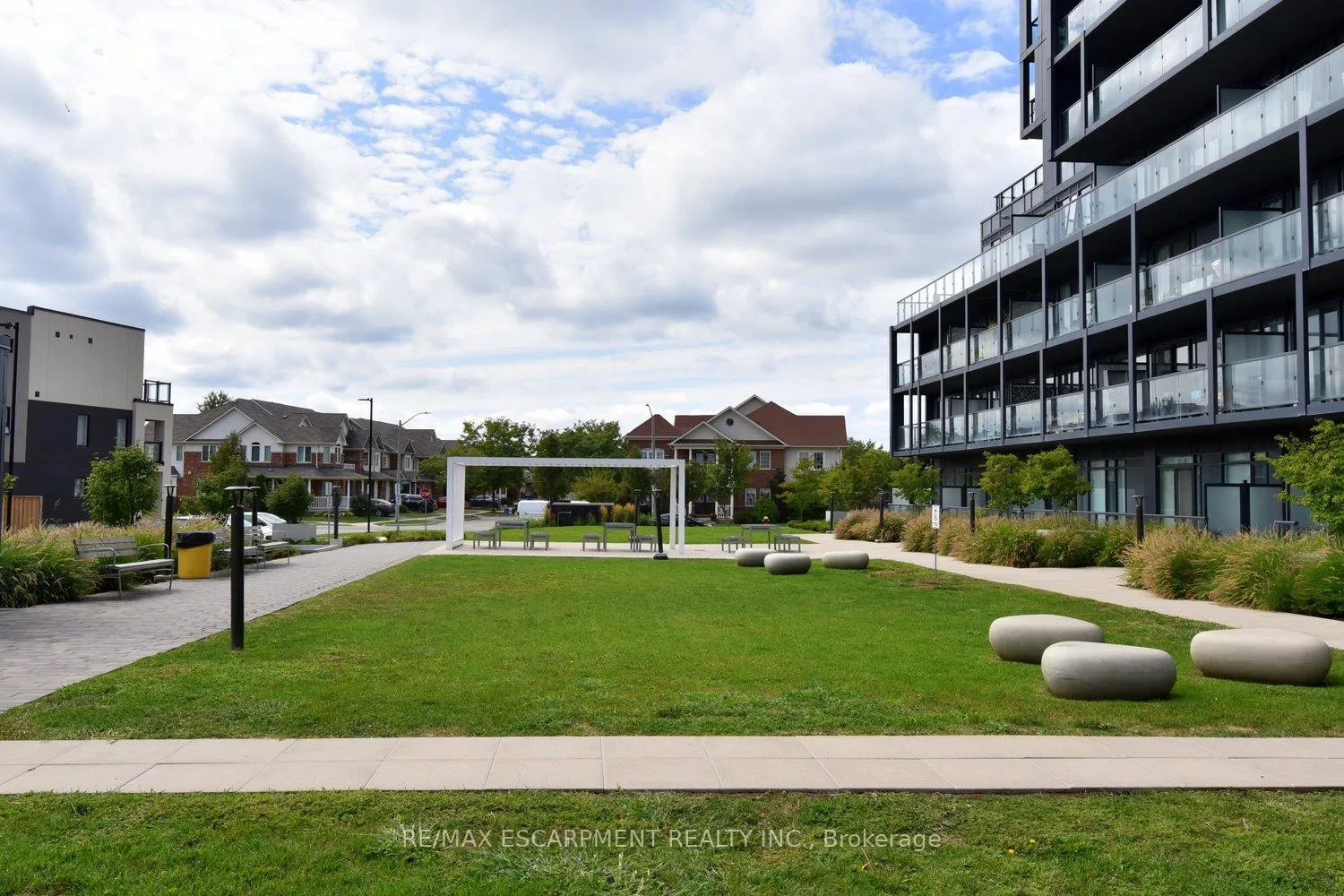 Photo 30 of Unit B1006, 3200 Dakota Common, Burlington, Alton — HOMEH