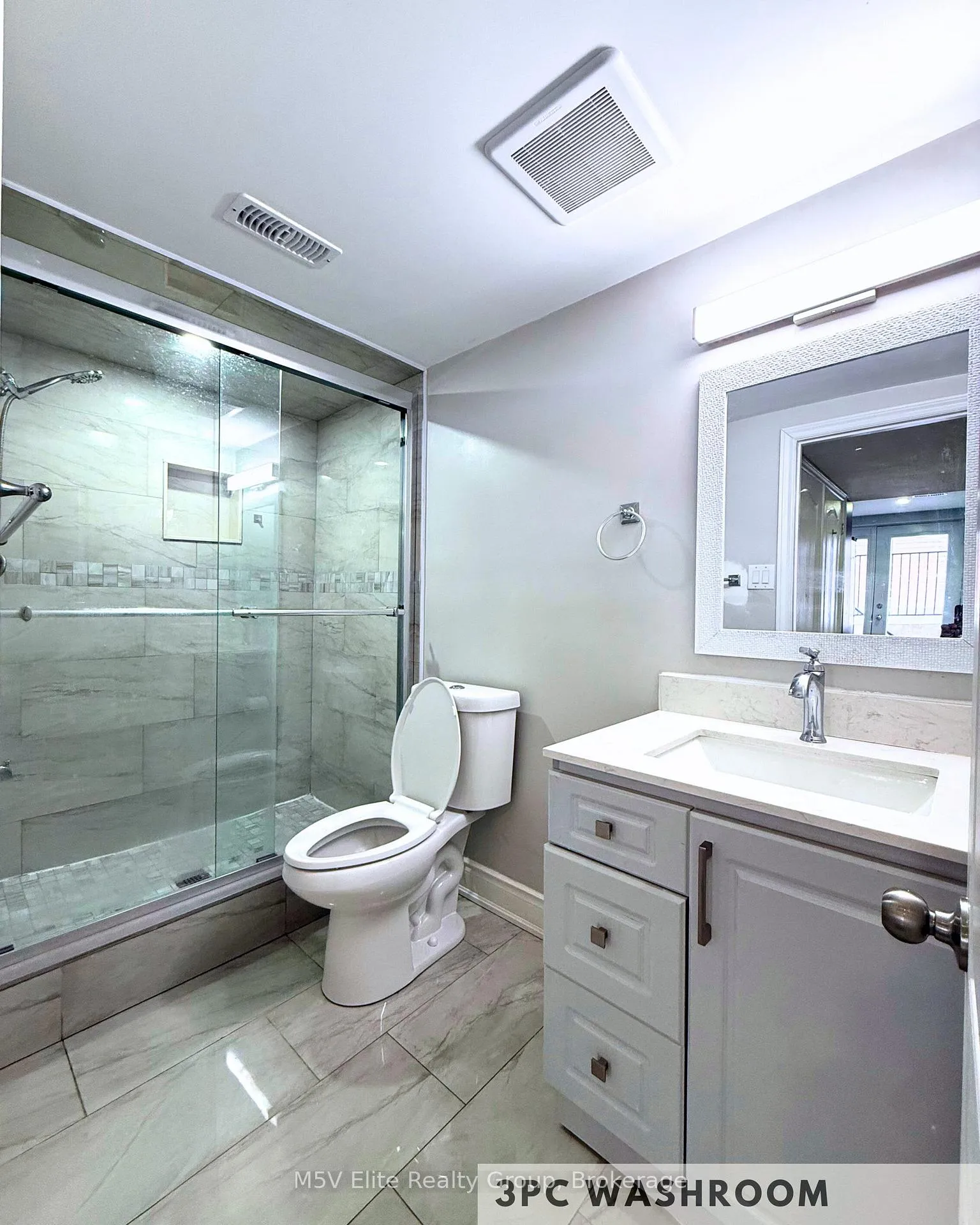 Photo 3 of 140 Queen Mary Drive, Brampton, Fletcher's Meadow — HOMEH