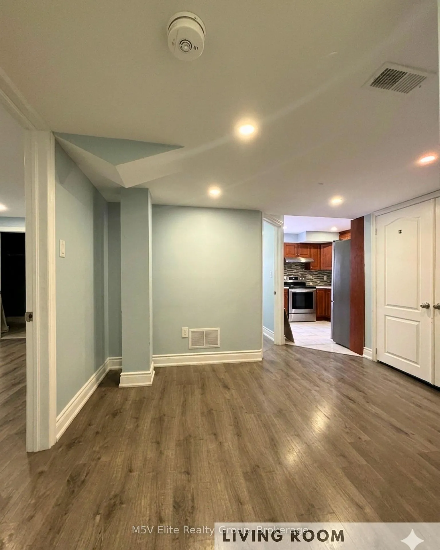 Photo 4 of 140 Queen Mary Drive, Brampton, Fletcher's Meadow — HOMEH