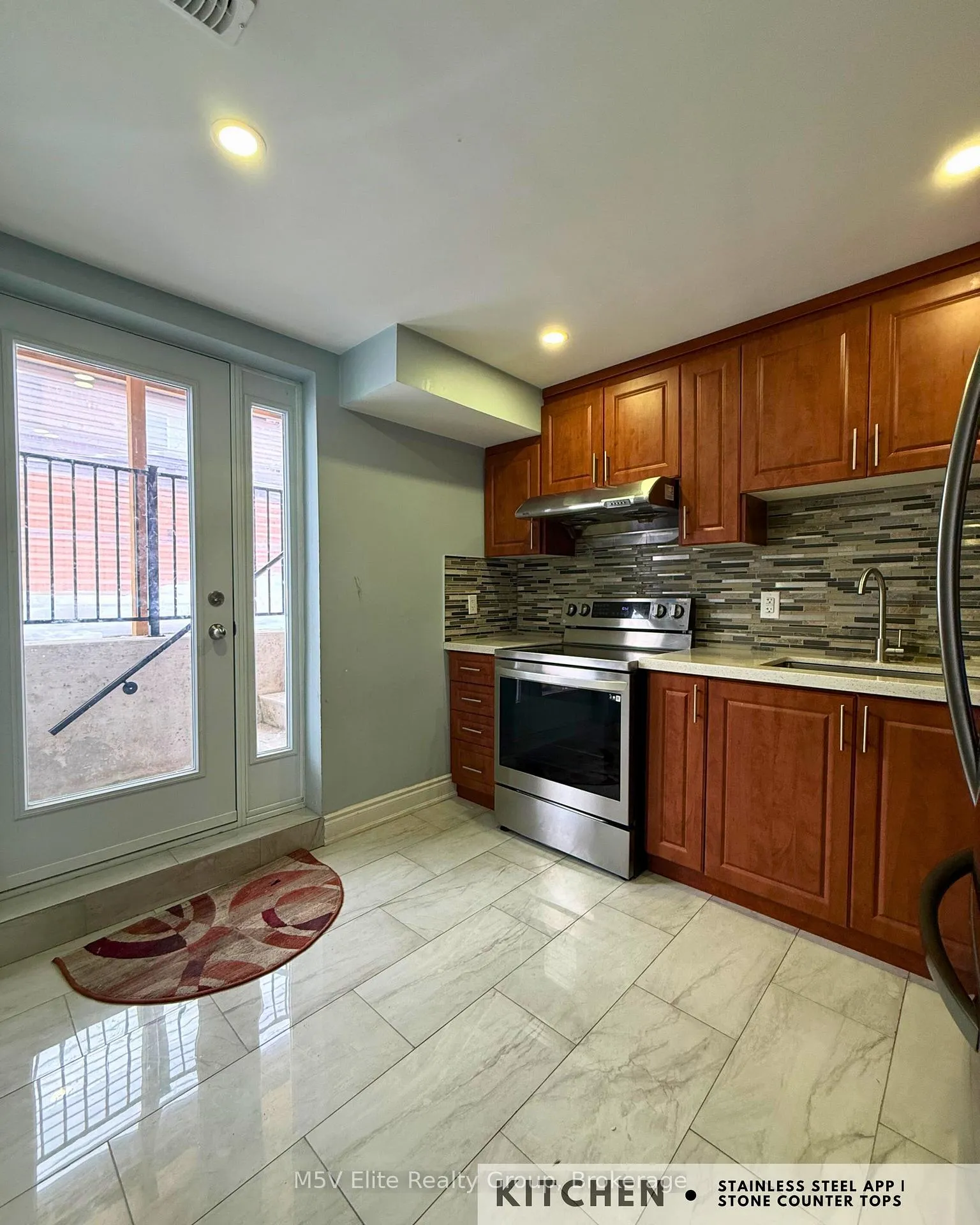 Photo 7 of 140 Queen Mary Drive, Brampton, Fletcher's Meadow — HOMEH