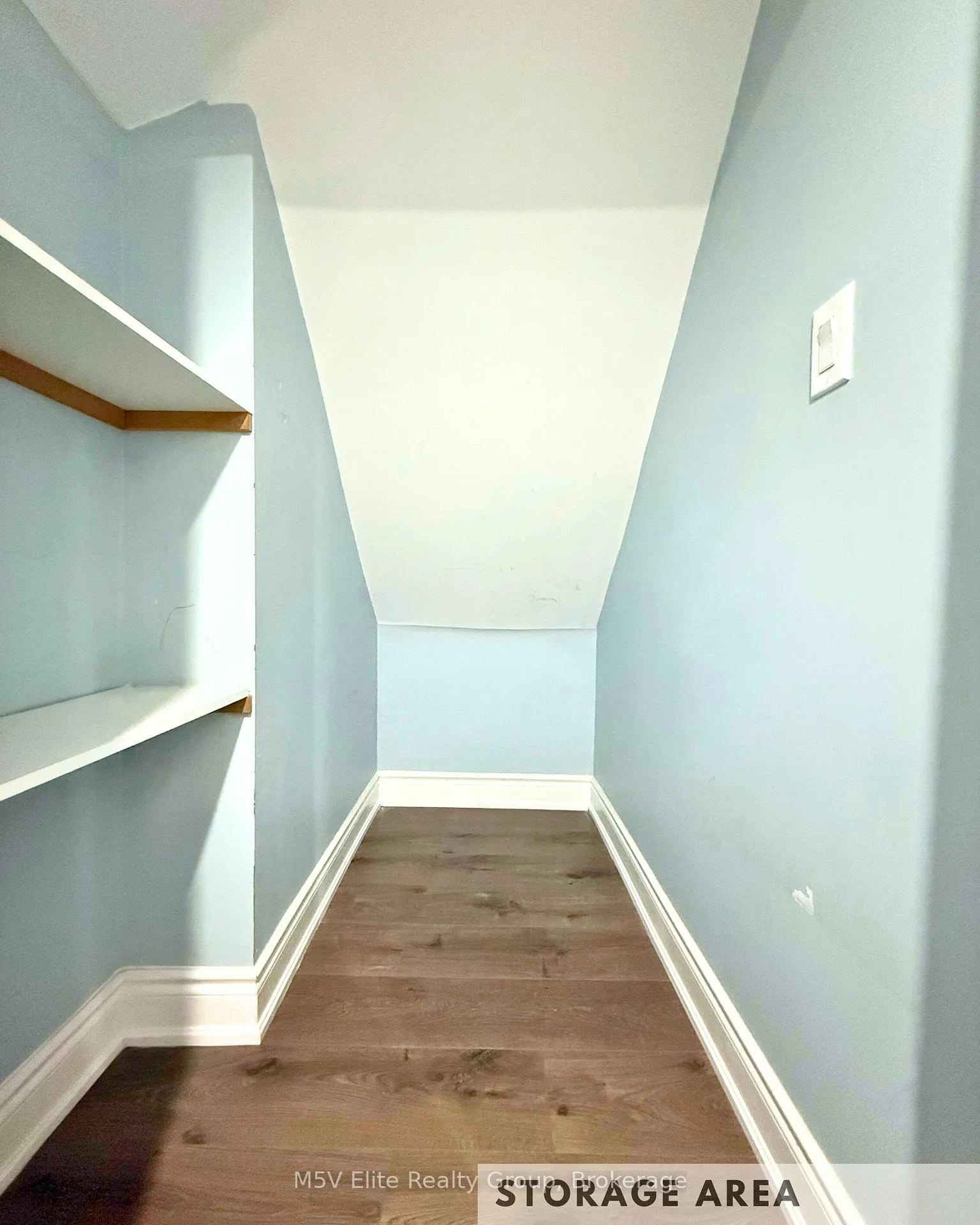 Photo 9 of 140 Queen Mary Drive, Brampton, Fletcher's Meadow — HOMEH