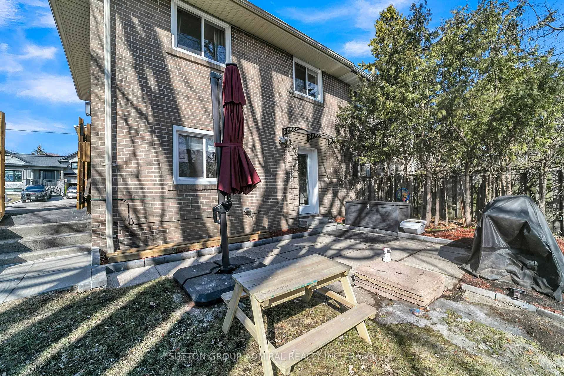 Photo 3 of 17 Jasper Drive, Aurora, Aurora Heights — HOMEH