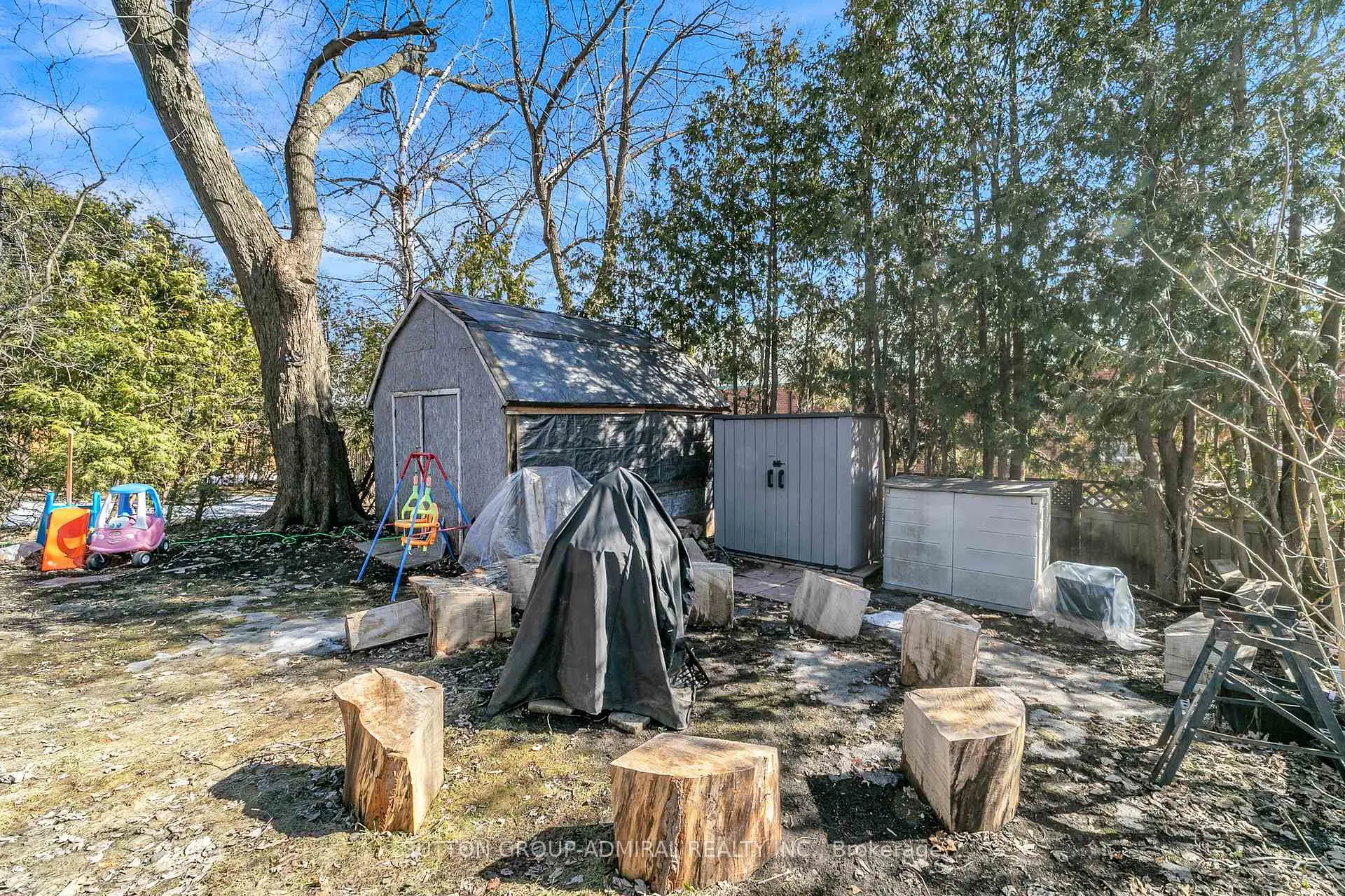 Photo 4 of 17 Jasper Drive, Aurora, Aurora Heights — HOMEH