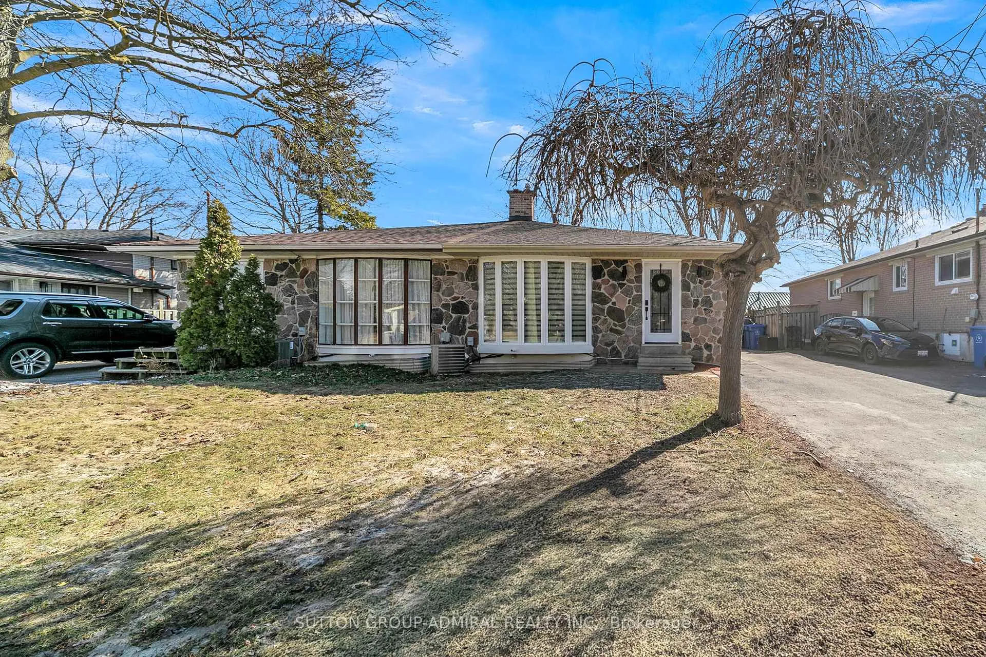 Photo 5 of 17 Jasper Drive, Aurora, Aurora Heights — HOMEH
