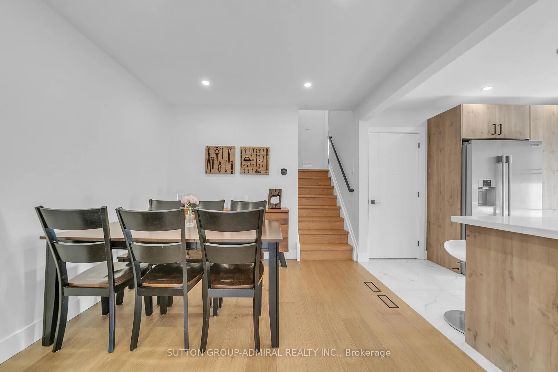 Photo 9 of 17 Jasper Drive, Aurora, Aurora Heights — HOMEH