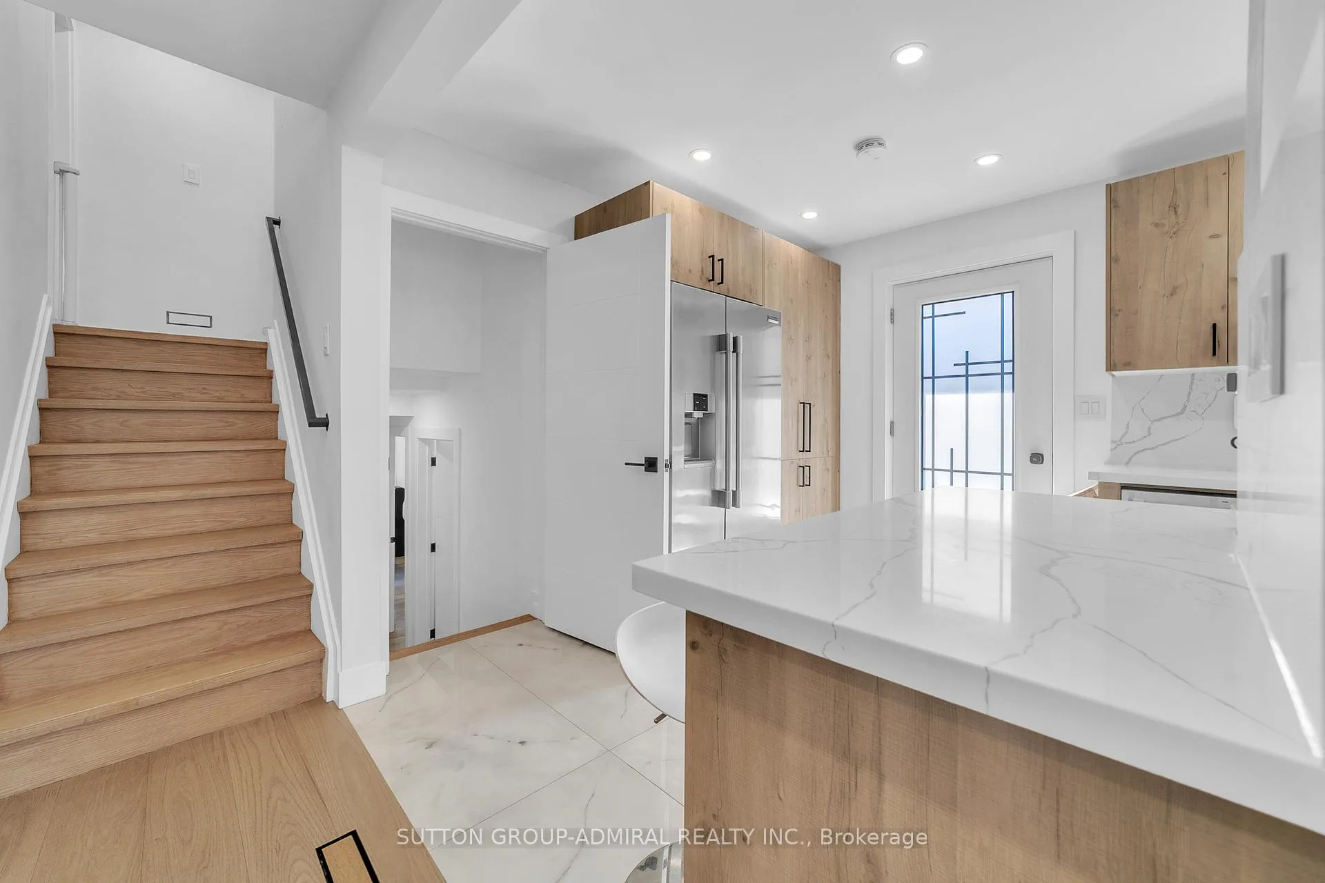 Photo 16 of 17 Jasper Drive, Aurora, Aurora Heights — HOMEH