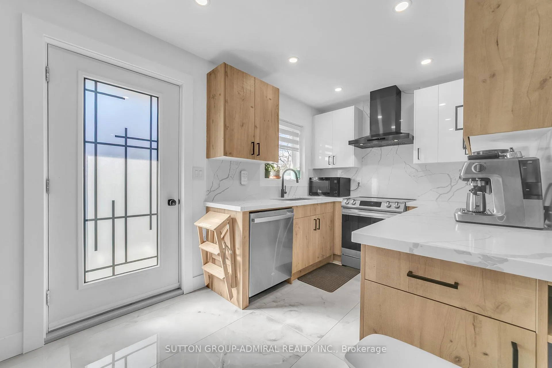 Photo 18 of 17 Jasper Drive, Aurora, Aurora Heights — HOMEH