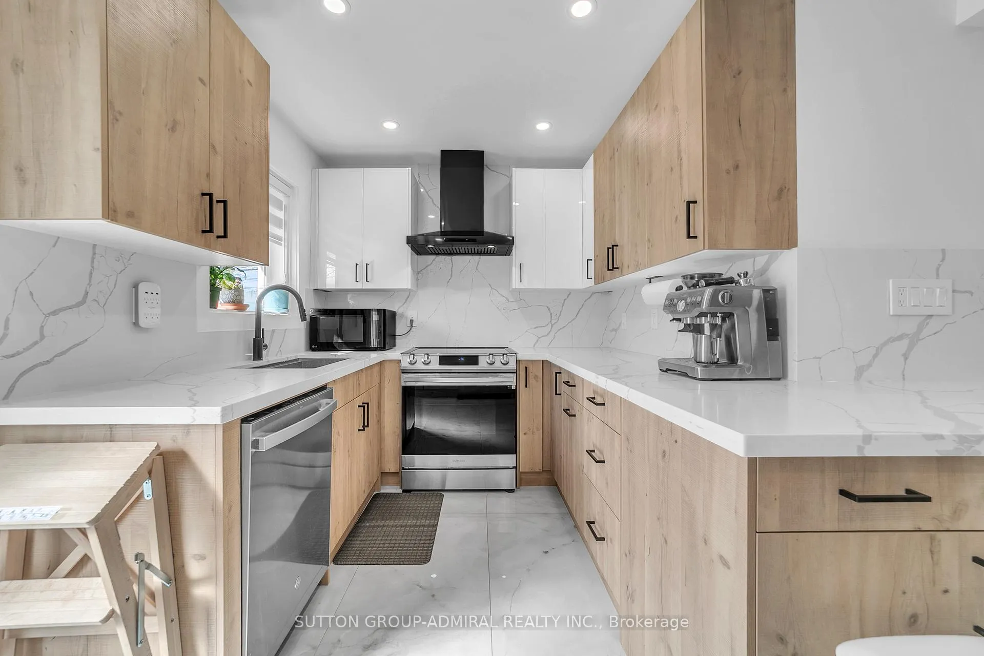 Photo 19 of 17 Jasper Drive, Aurora, Aurora Heights — HOMEH