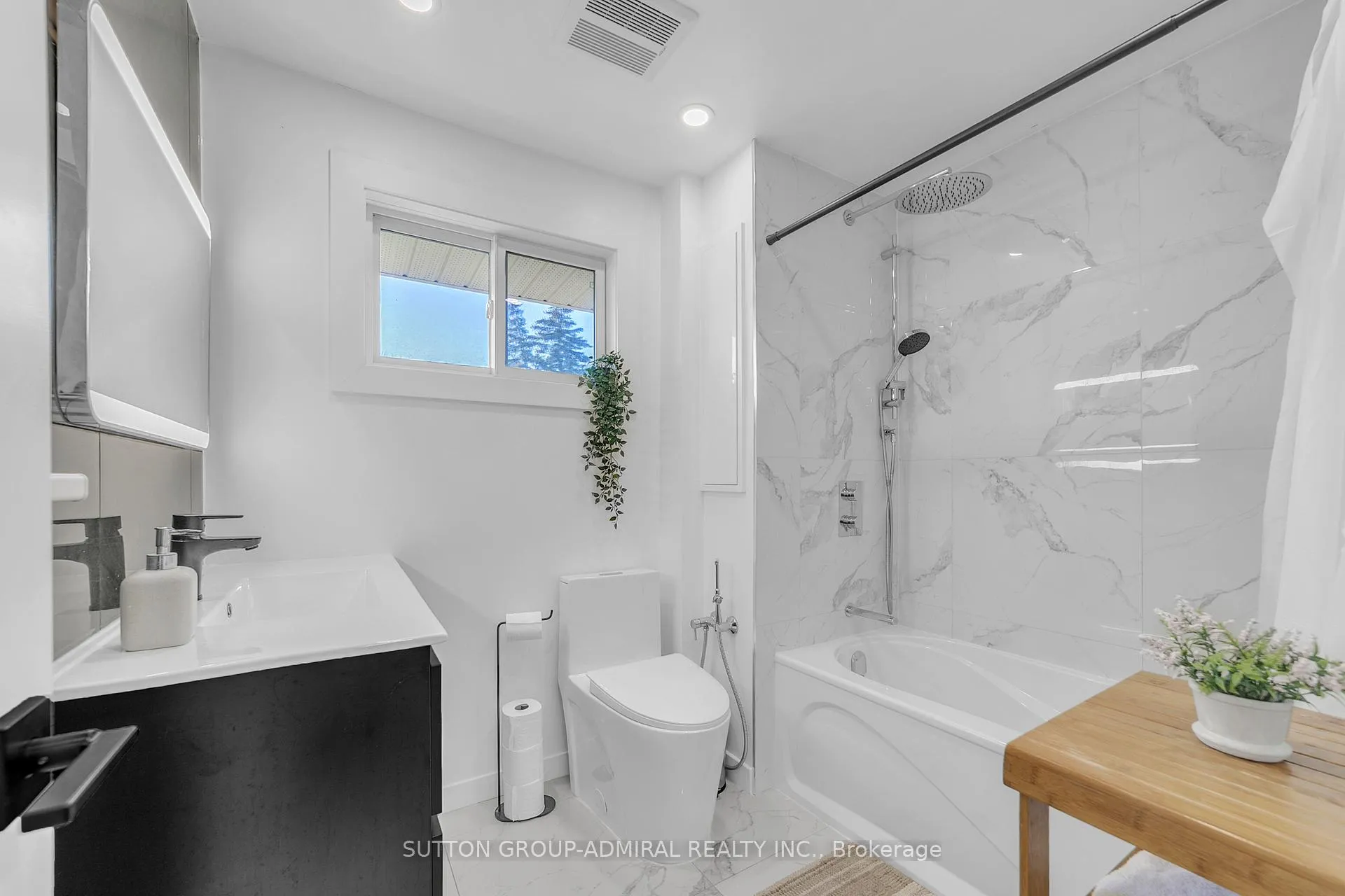 Photo 27 of 17 Jasper Drive, Aurora, Aurora Heights — HOMEH