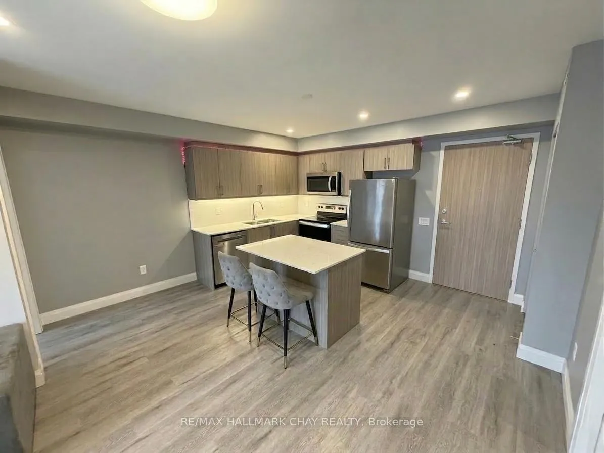 Photo 3 of Unit 710, 58 Lakeside Terrace, Barrie, Little Lake — HOMEH