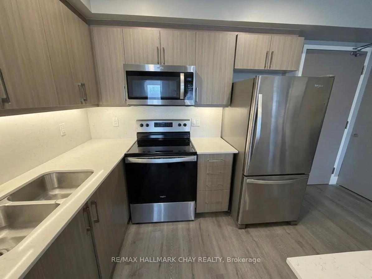 Photo 4 of Unit 710, 58 Lakeside Terrace, Barrie, Little Lake — HOMEH