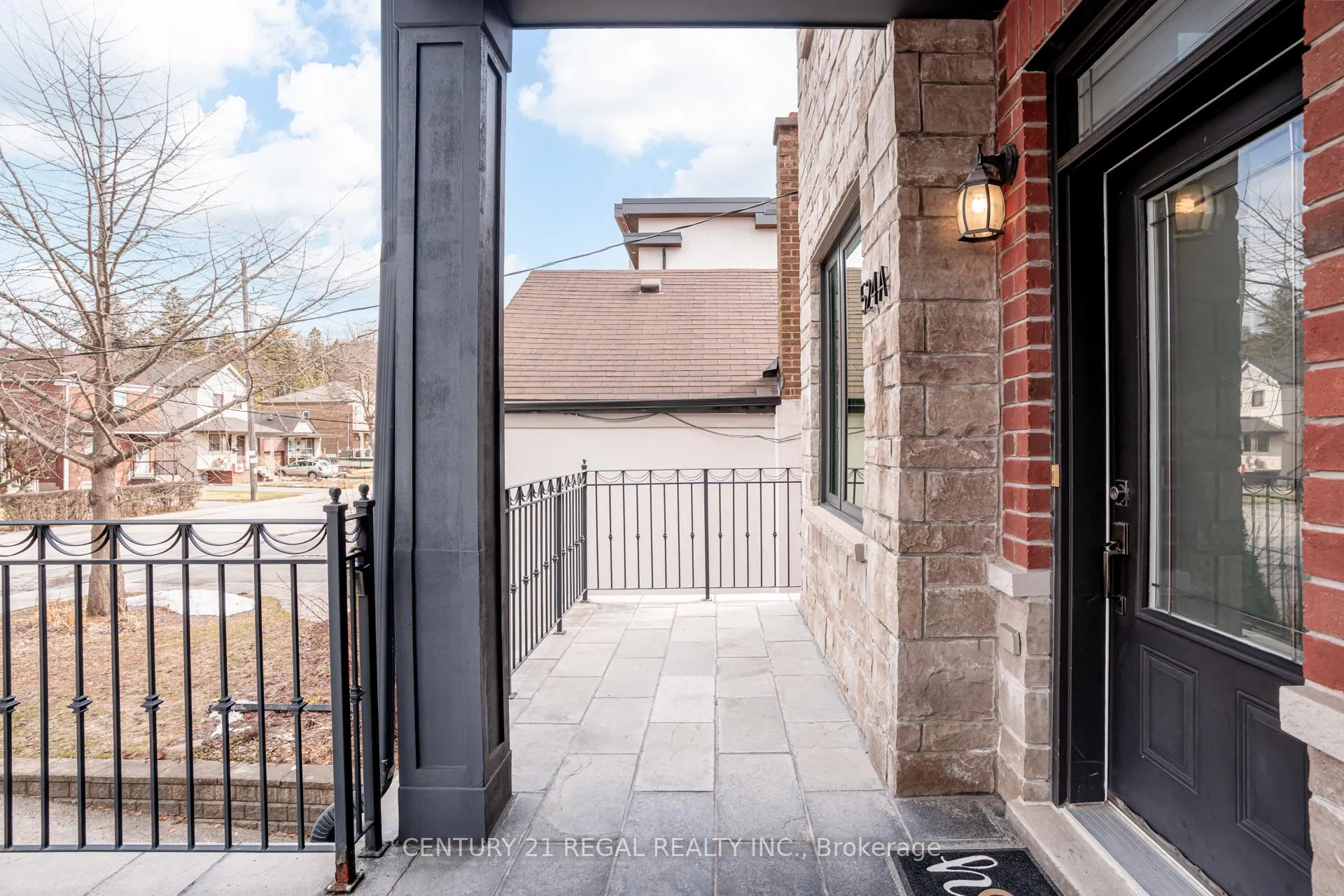 Photo 3 of 524A Mcroberts Avenue, Toronto, Caledonia-Fairbank — HOMEH