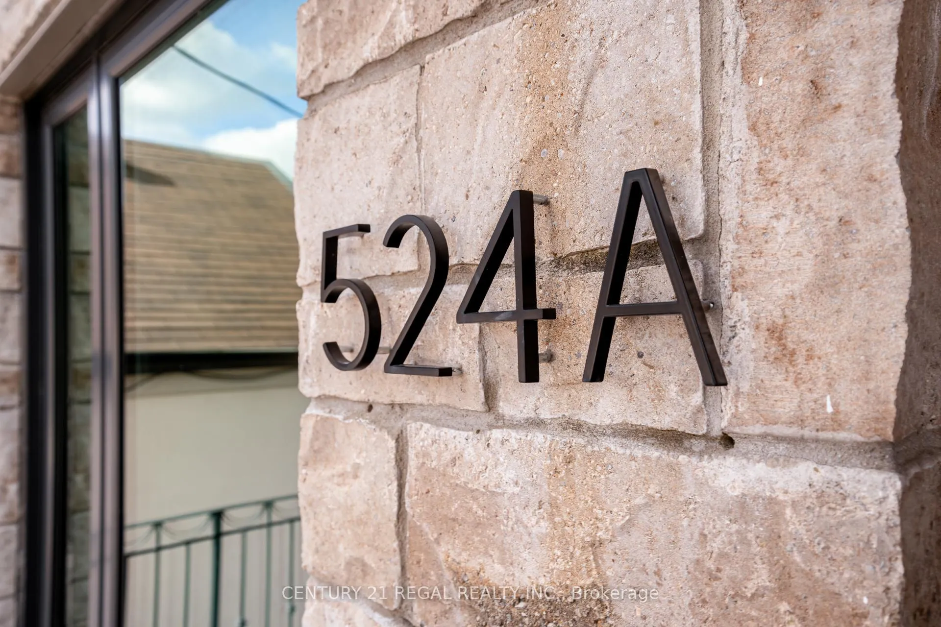 Photo 4 of 524A Mcroberts Avenue, Toronto, Caledonia-Fairbank — HOMEH