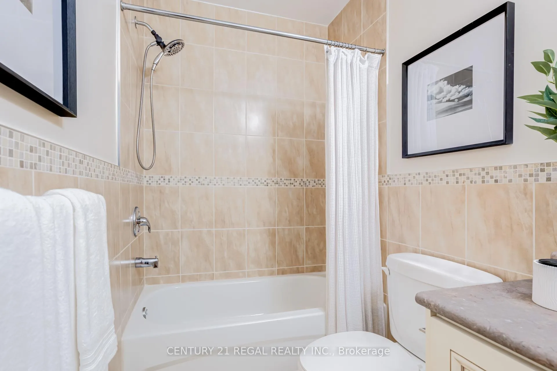 Photo 30 of 524A Mcroberts Avenue, Toronto, Caledonia-Fairbank — HOMEH
