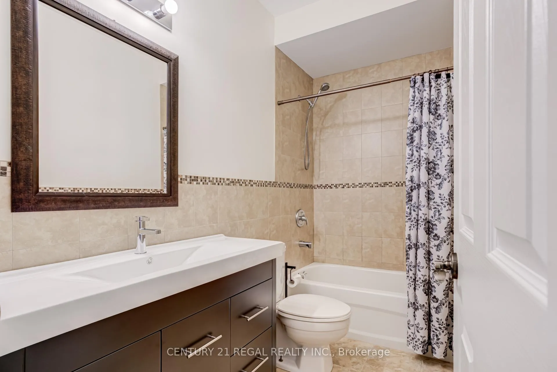 Photo 34 of 524A Mcroberts Avenue, Toronto, Caledonia-Fairbank — HOMEH