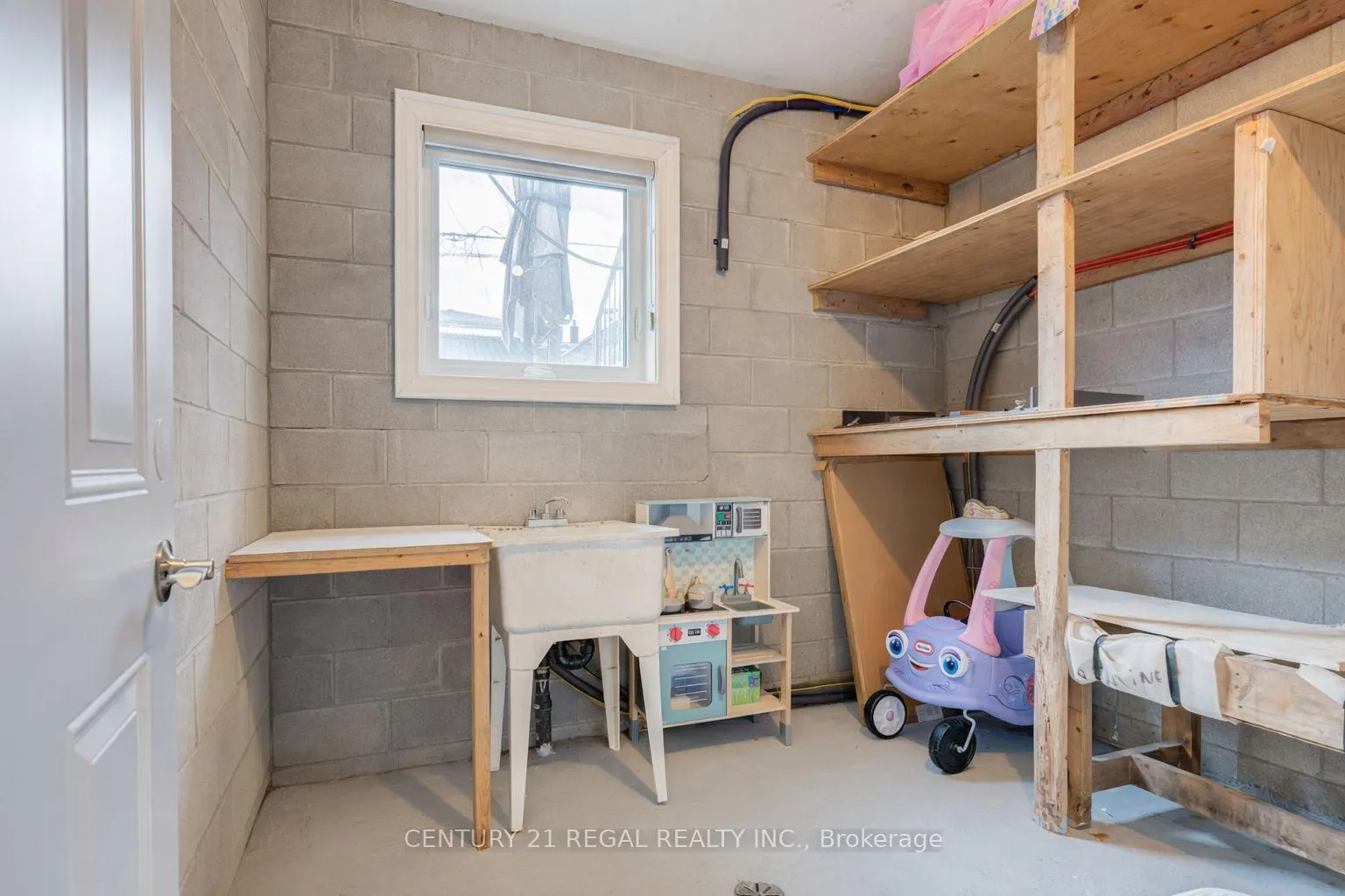 Photo 38 of 524A Mcroberts Avenue, Toronto, Caledonia-Fairbank — HOMEH