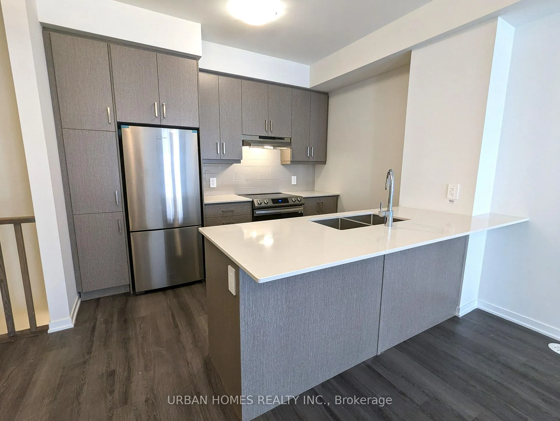 Photo 3 of Unit 65, 31 Honeycrisp Crescent, Vaughan, Vaughan Corporate Centre — HOMEH