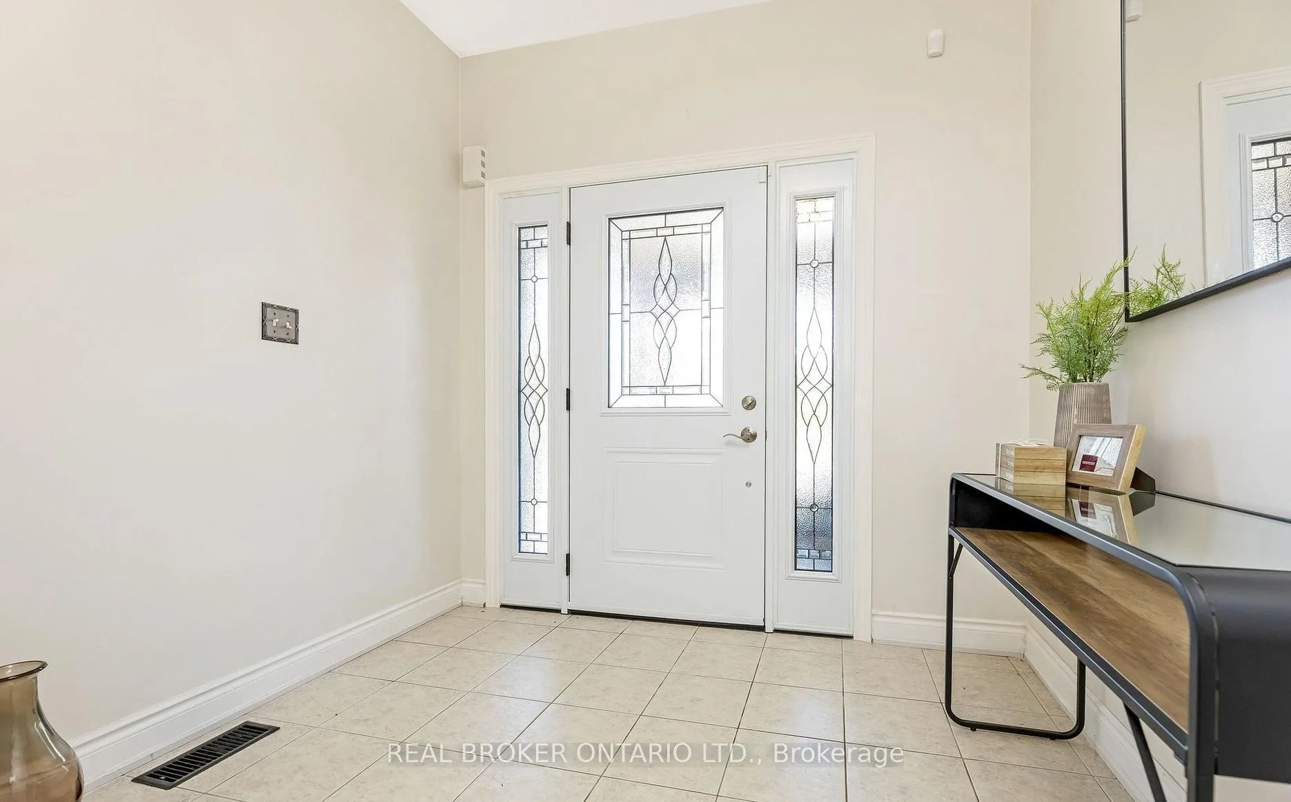 Photo 3 of 602 Yates Drive, Milton, Coates — HOMEH