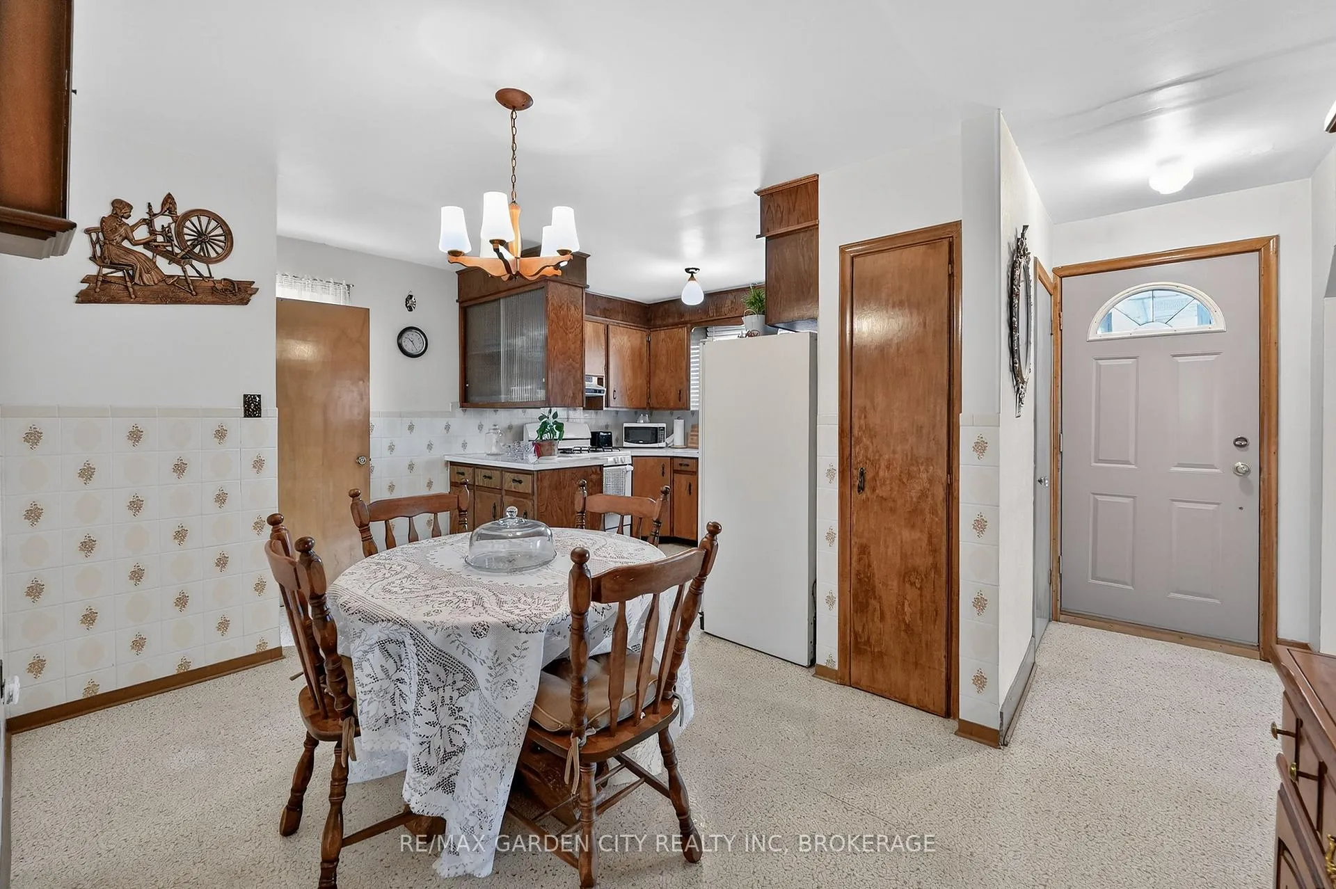 Photo 11 of 98 Golden Boulevard E, Welland, Lincoln/Crowland — HOMEH