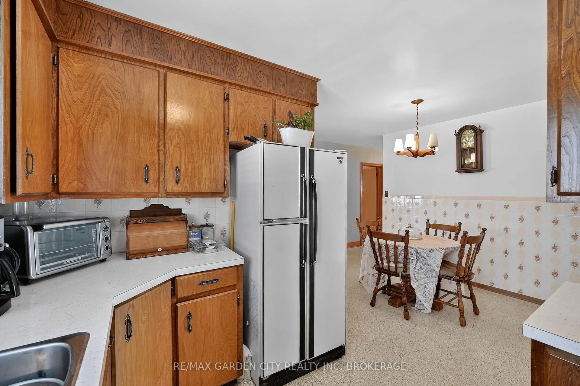 Photo 12 of 98 Golden Boulevard E, Welland, Lincoln/Crowland — HOMEH