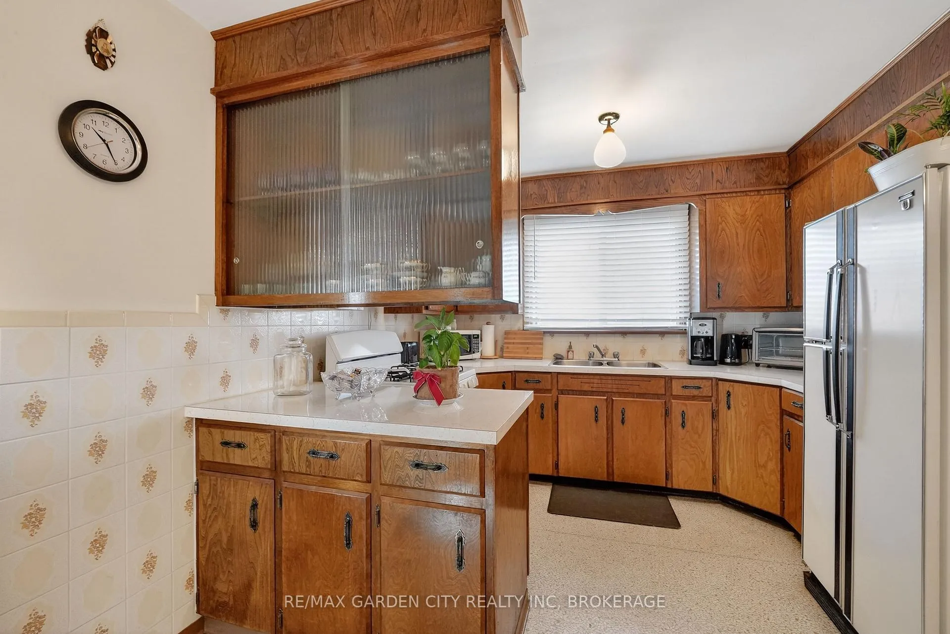 Photo 13 of 98 Golden Boulevard E, Welland, Lincoln/Crowland — HOMEH