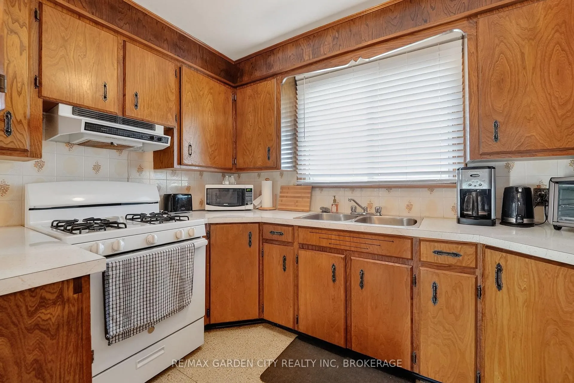 Photo 14 of 98 Golden Boulevard E, Welland, Lincoln/Crowland — HOMEH