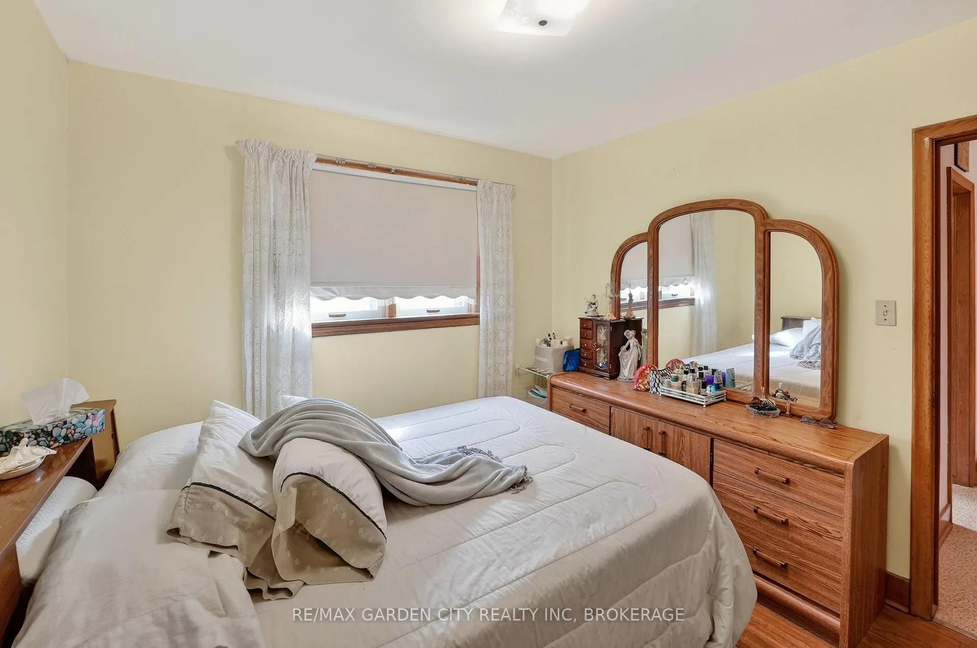 Photo 19 of 98 Golden Boulevard E, Welland, Lincoln/Crowland — HOMEH